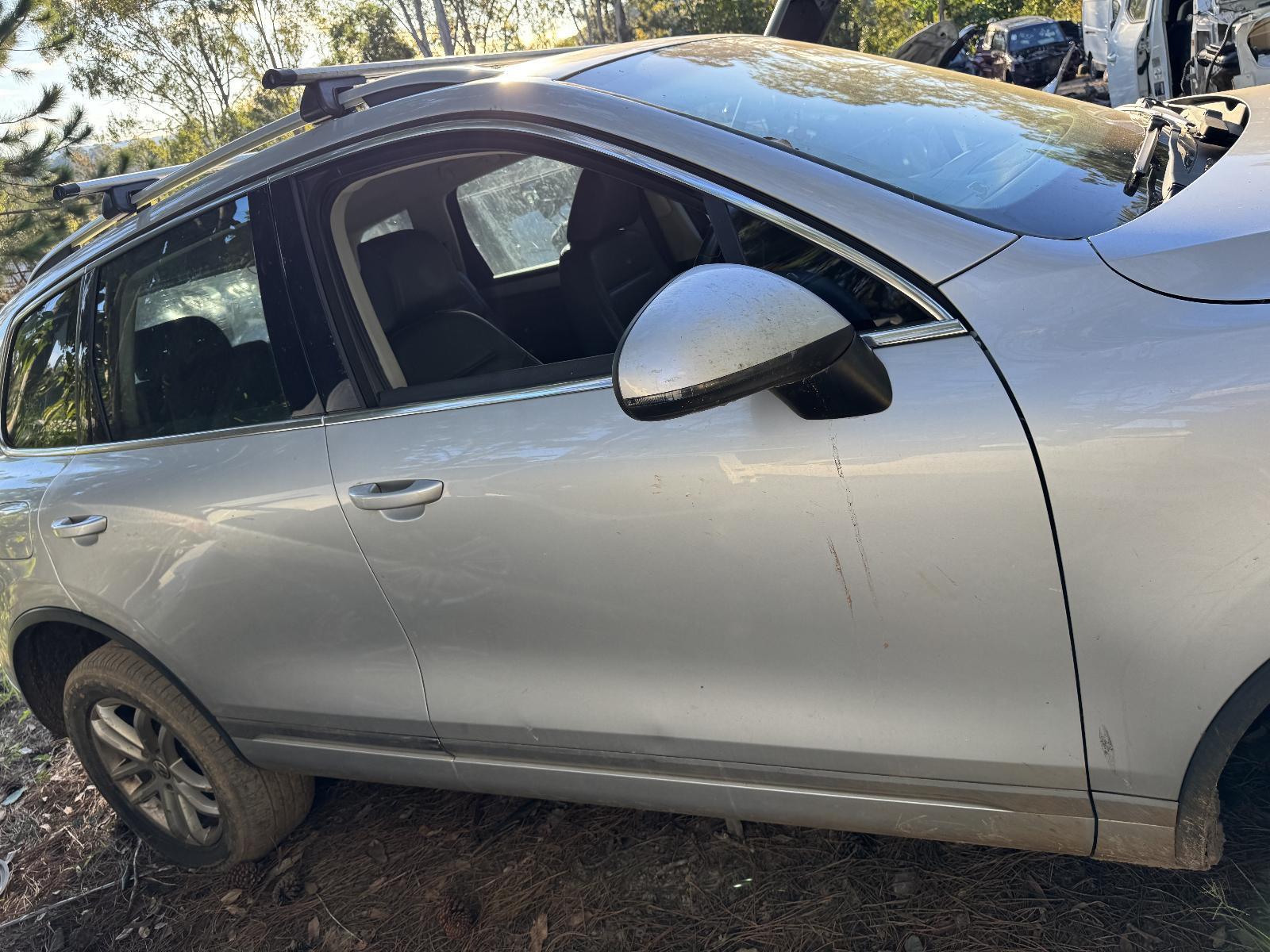 View Auto part Right Front Door VOLKSWAGEN TOUAREG 2011