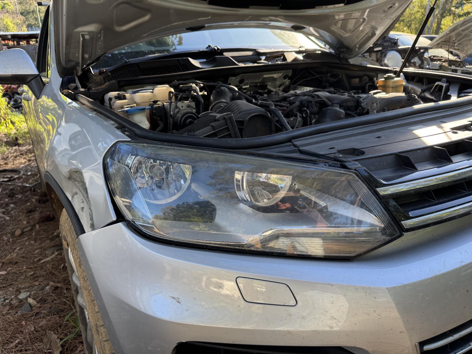 View Auto part Right Headlamp VOLKSWAGEN TOUAREG 2011