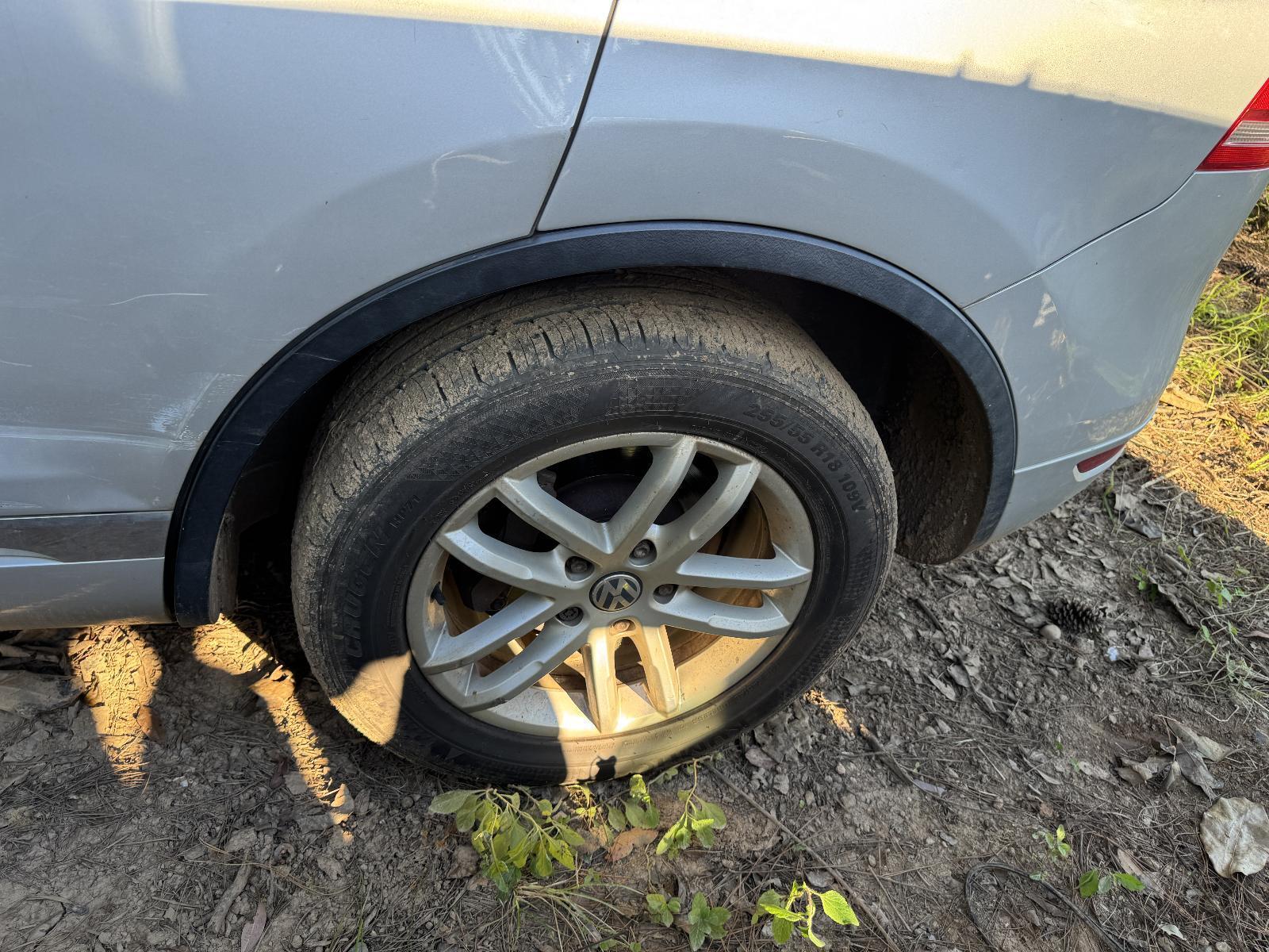 View Auto part Wheel Arch Flare VOLKSWAGEN TOUAREG 2011
