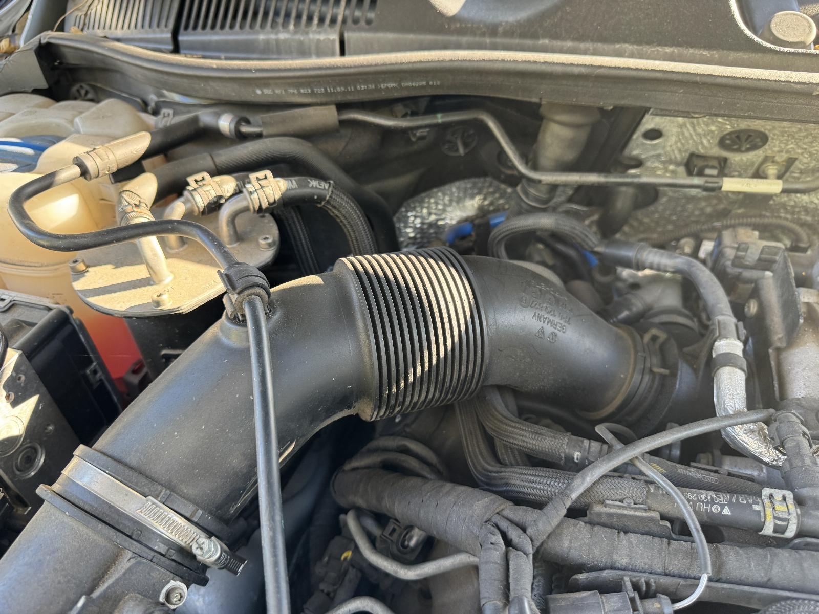 View Auto part Air Cleaner Duct/Hos VOLKSWAGEN TOUAREG 2011