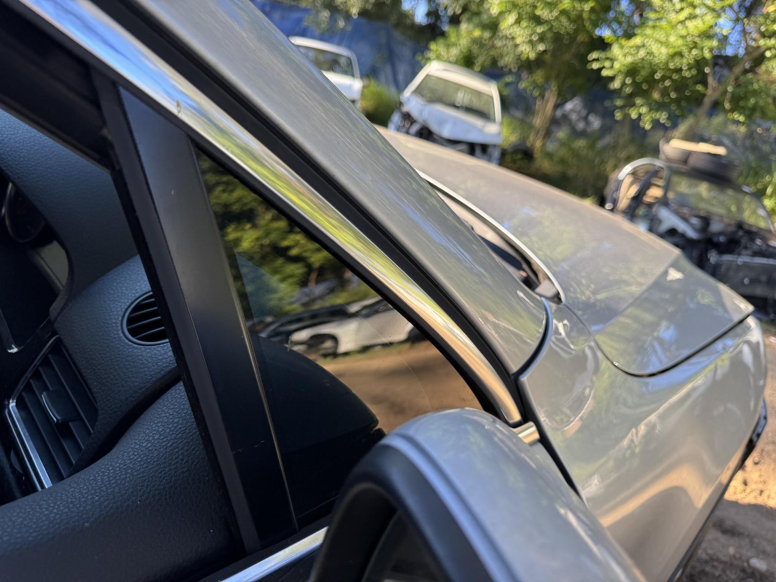 View Auto part Right Front 1/4 Door Glass VOLKSWAGEN TOUAREG 2011