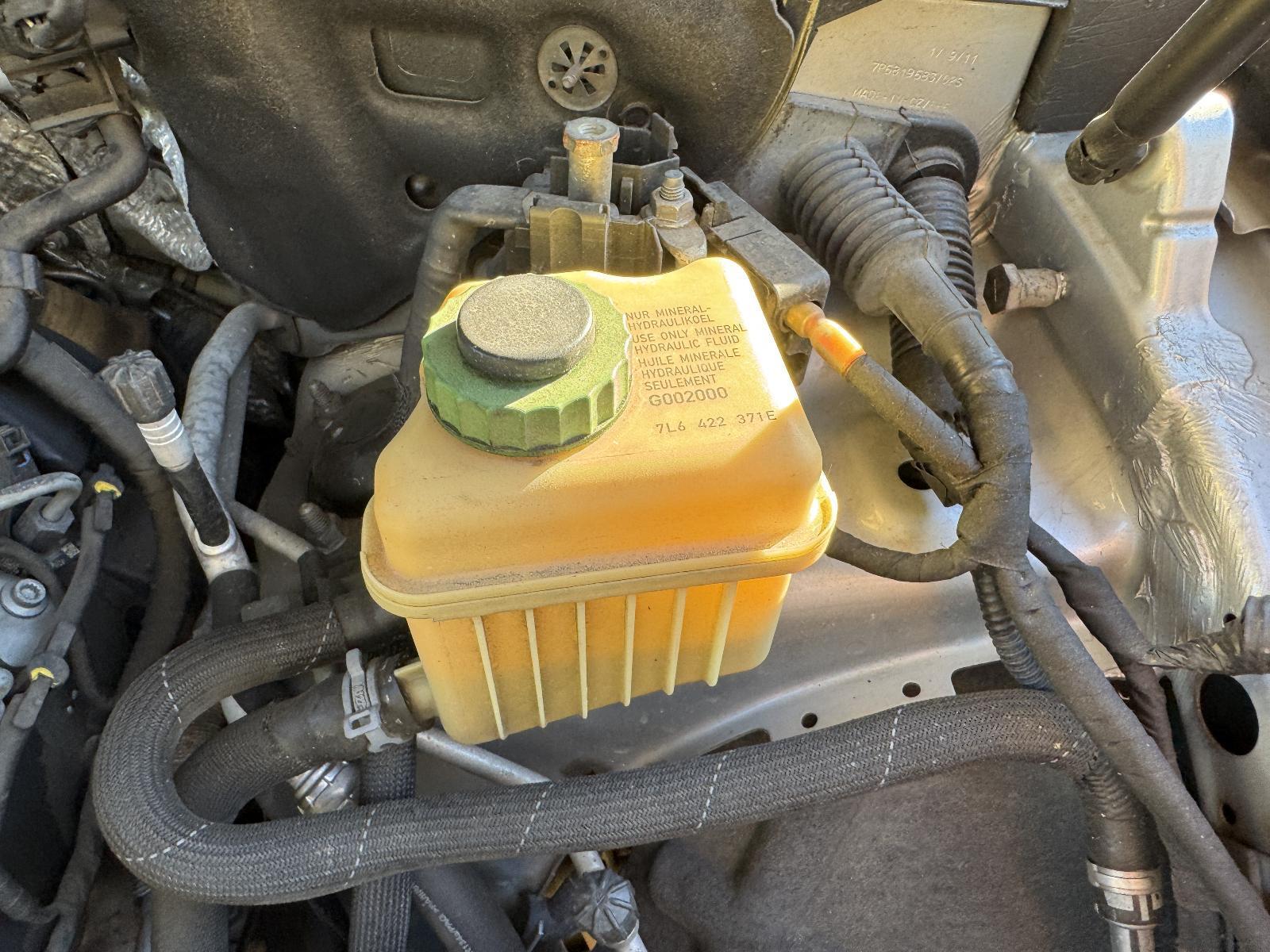 View Auto part P/S Reservoir VOLKSWAGEN TOUAREG 2011