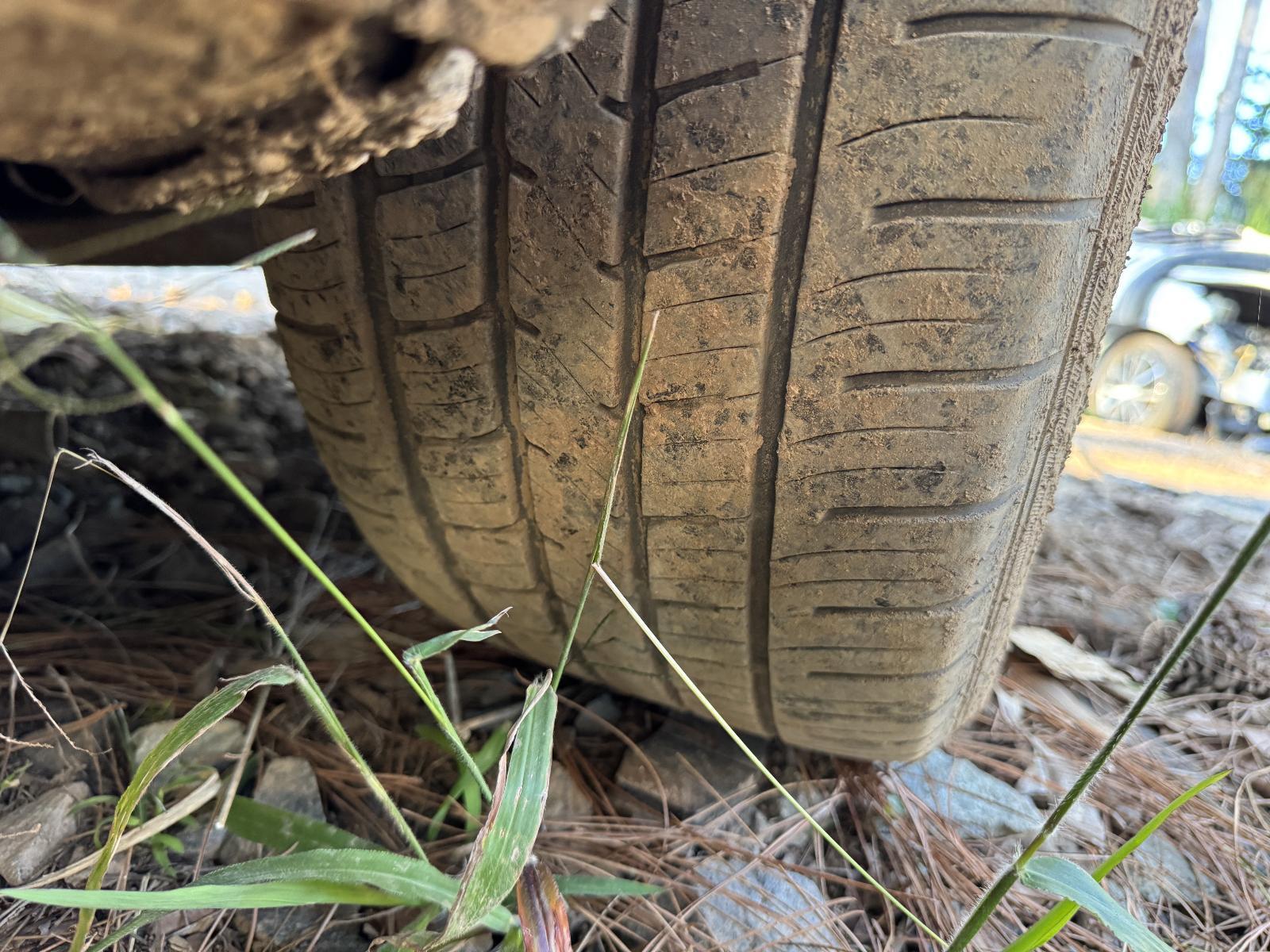 View Auto part Tyre VOLKSWAGEN TOUAREG 2011