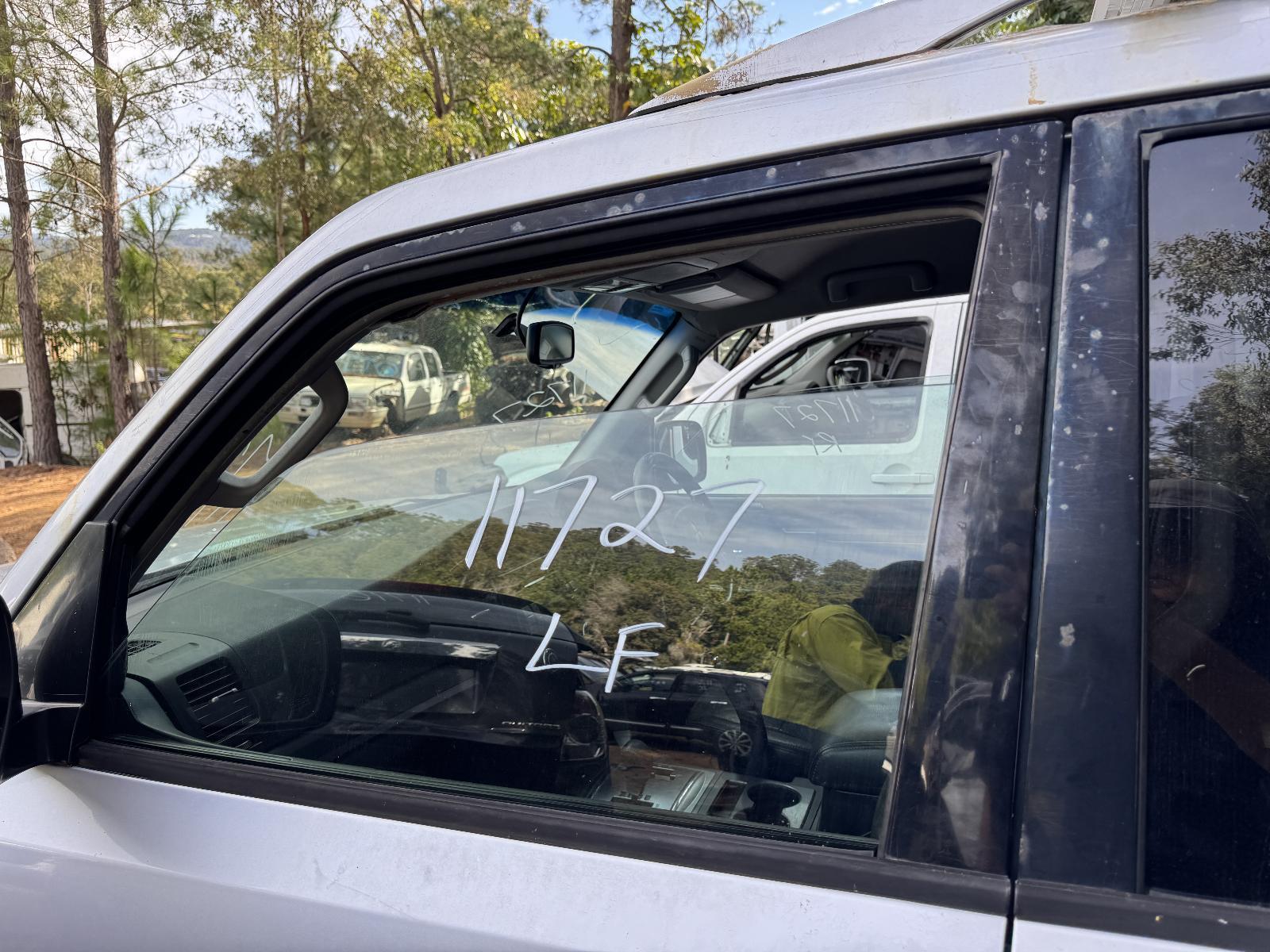 View Auto part Left Front Door Window MITSUBISHI PAJERO 2007