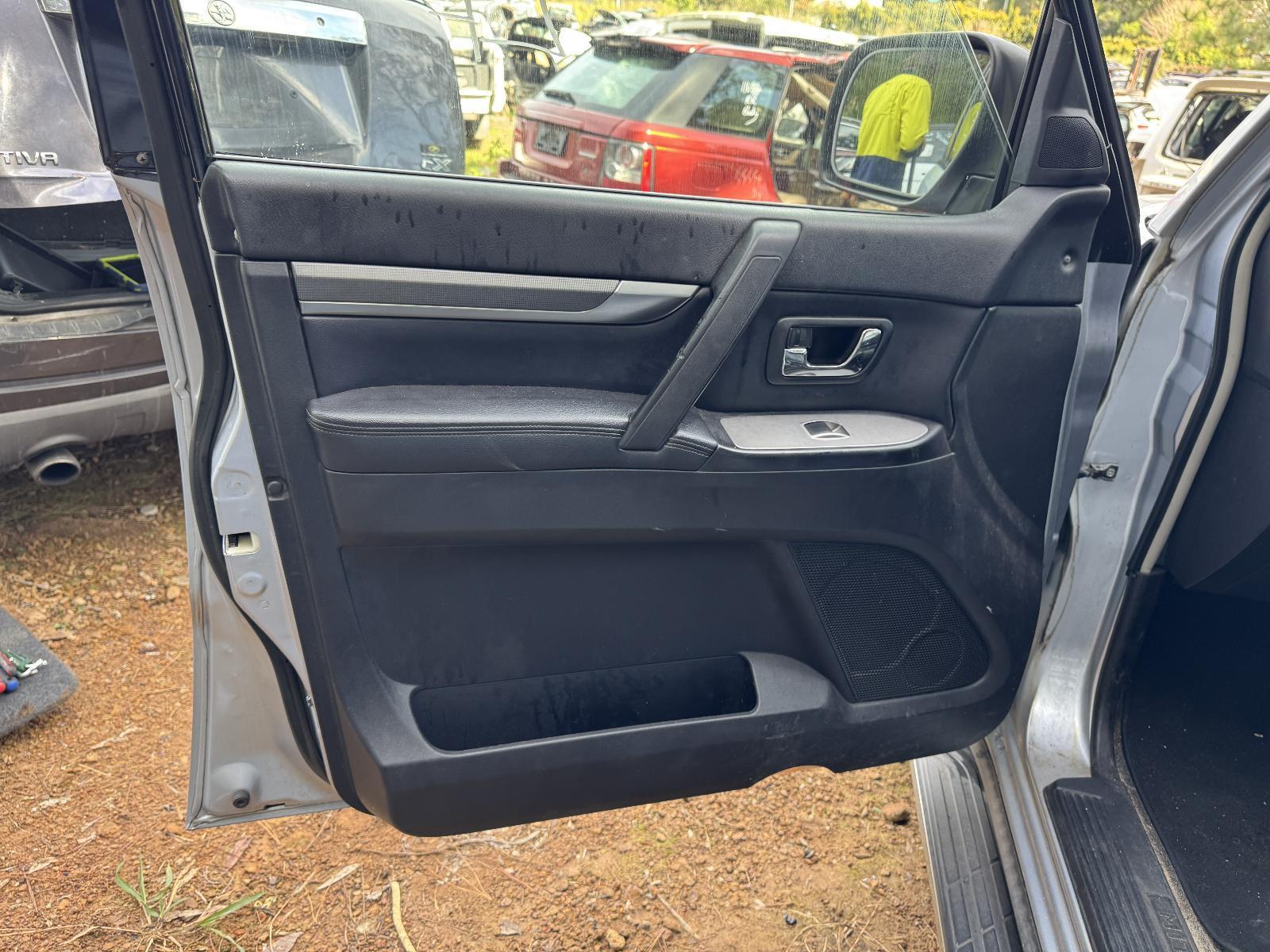 View Auto part Left Front Window Reg/Motor MITSUBISHI PAJERO 2007