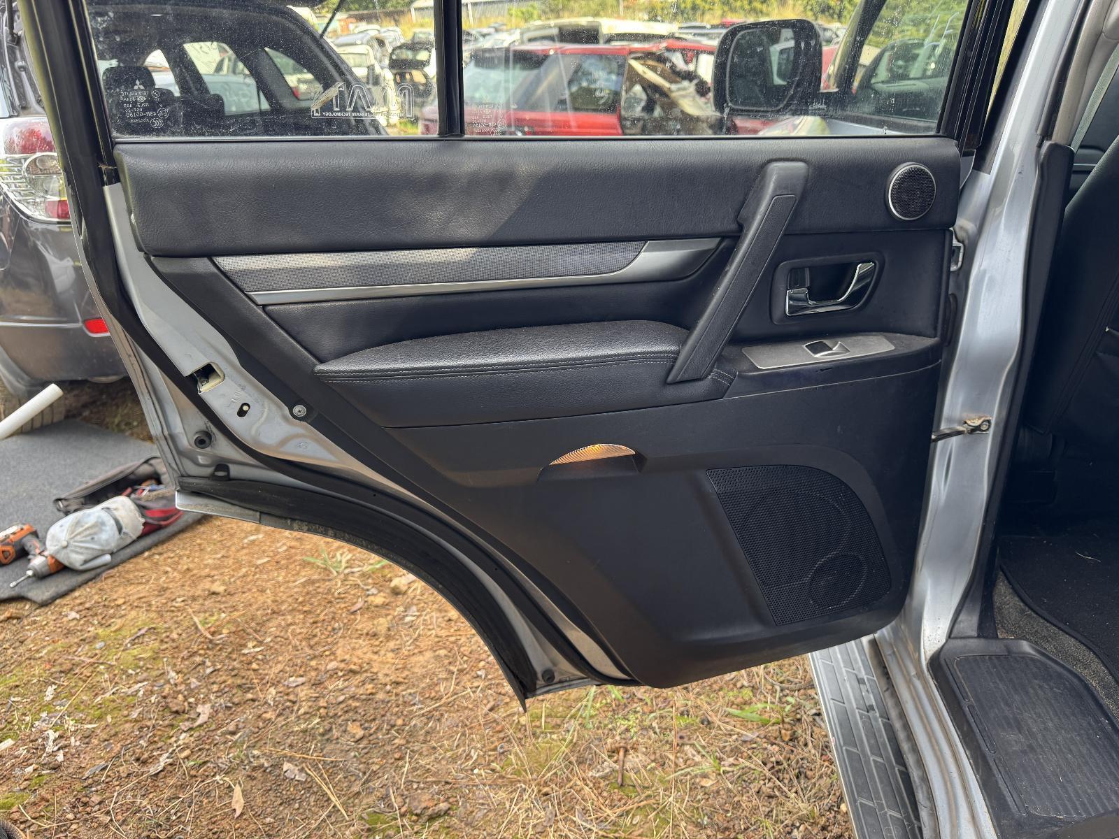 View Auto part Left Rear Wnd Reg/Motor MITSUBISHI PAJERO 2007