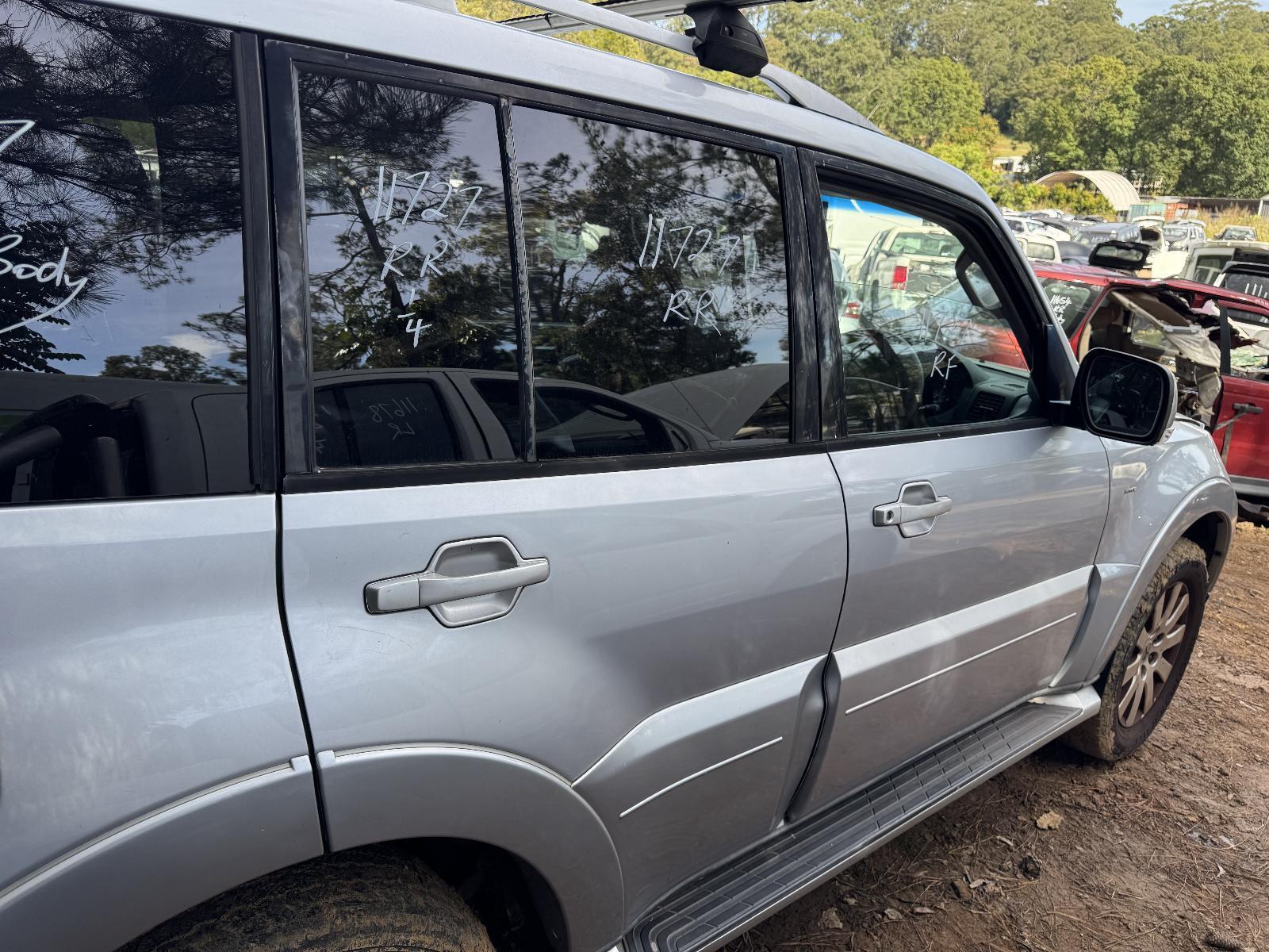 View Auto part RIGHT_REAR_DOOR_SLIDING MITSUBISHI PAJERO 2007