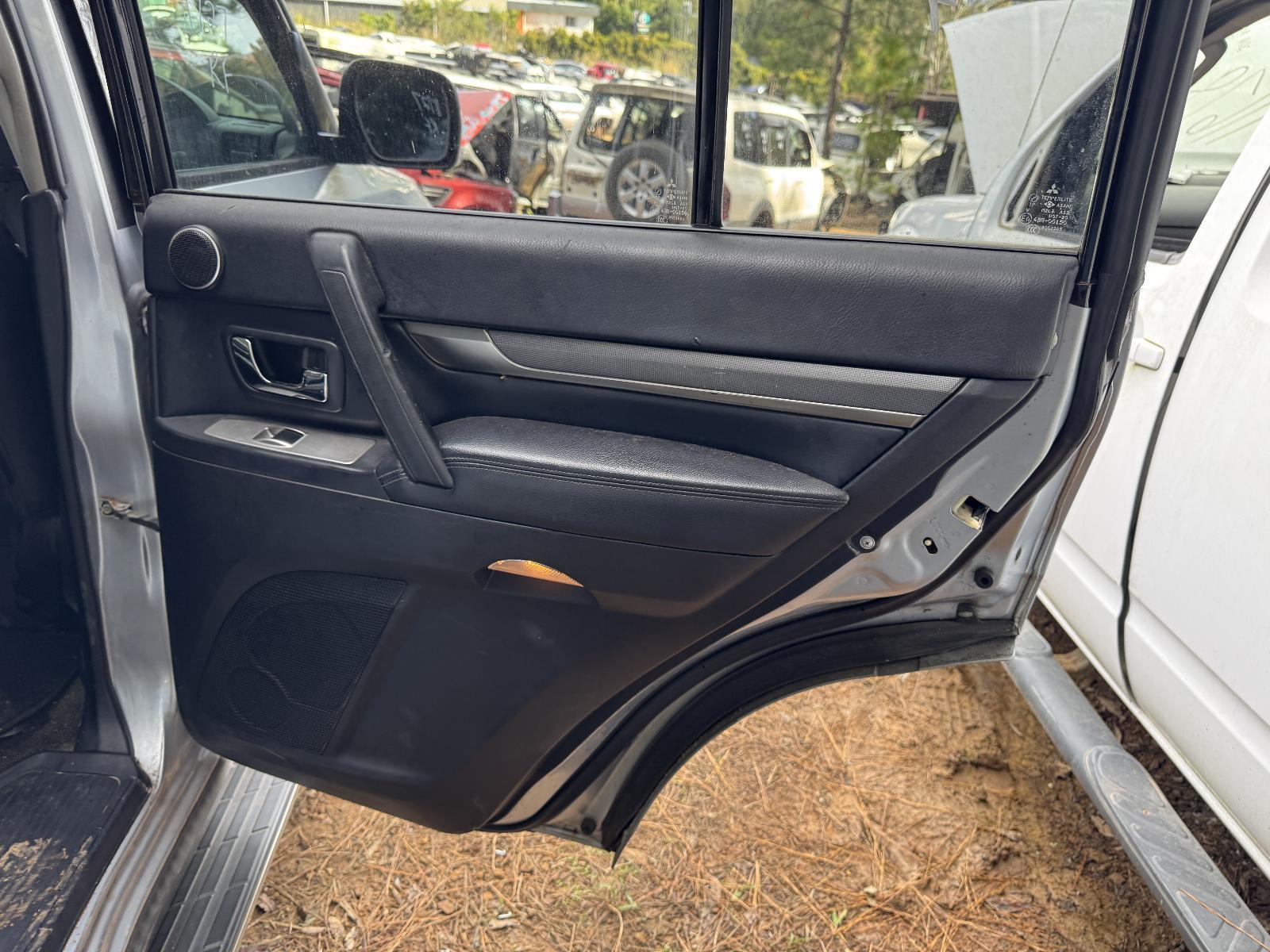 View Auto part Right Rear Wnd Reg/Motor MITSUBISHI PAJERO 2007
