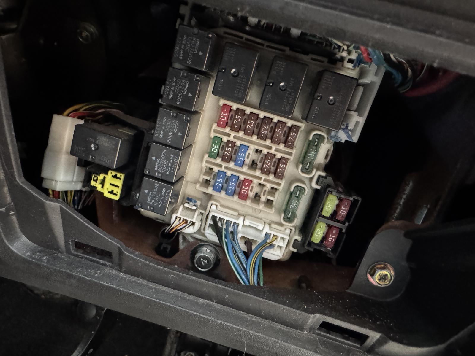 View Auto part Fuse Box MITSUBISHI PAJERO 2007