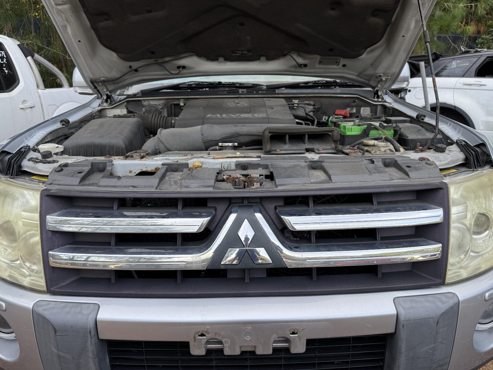 View Auto part Grille MITSUBISHI PAJERO 2007