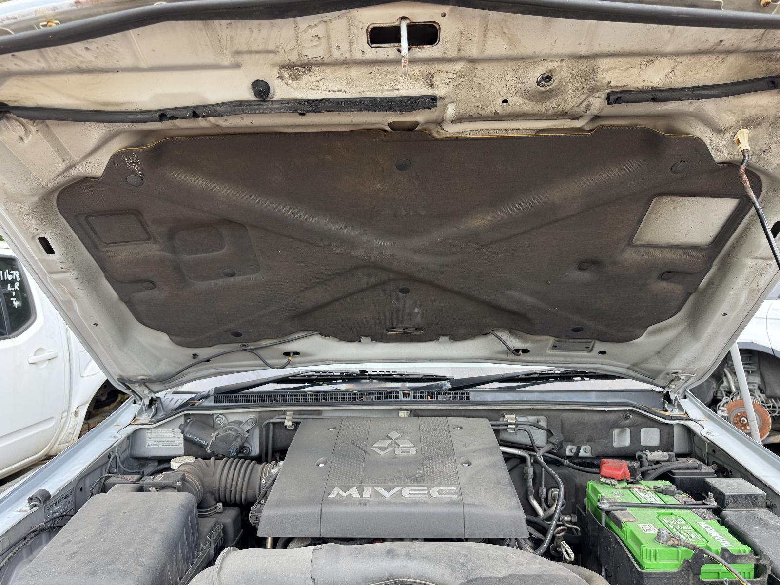 View Auto part Bonnet Hinge/Strut MITSUBISHI PAJERO 2007