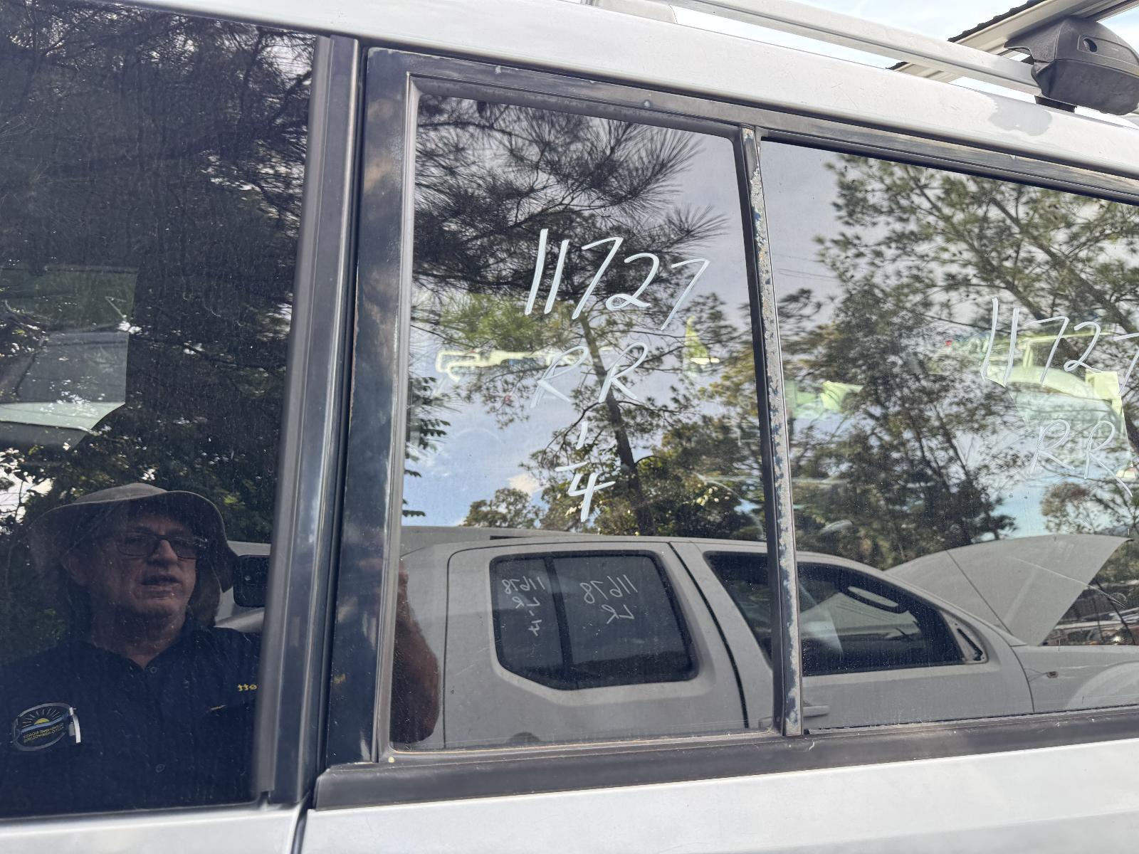 View Auto part Right Rear 1/4 Door Glass MITSUBISHI PAJERO 2007