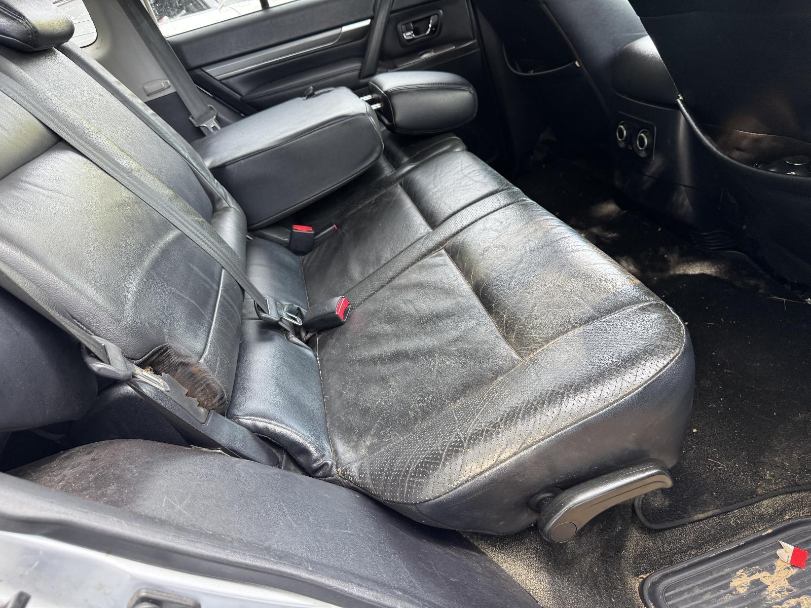 View Auto part 2nd Seat (Rear Seat) MITSUBISHI PAJERO 2007