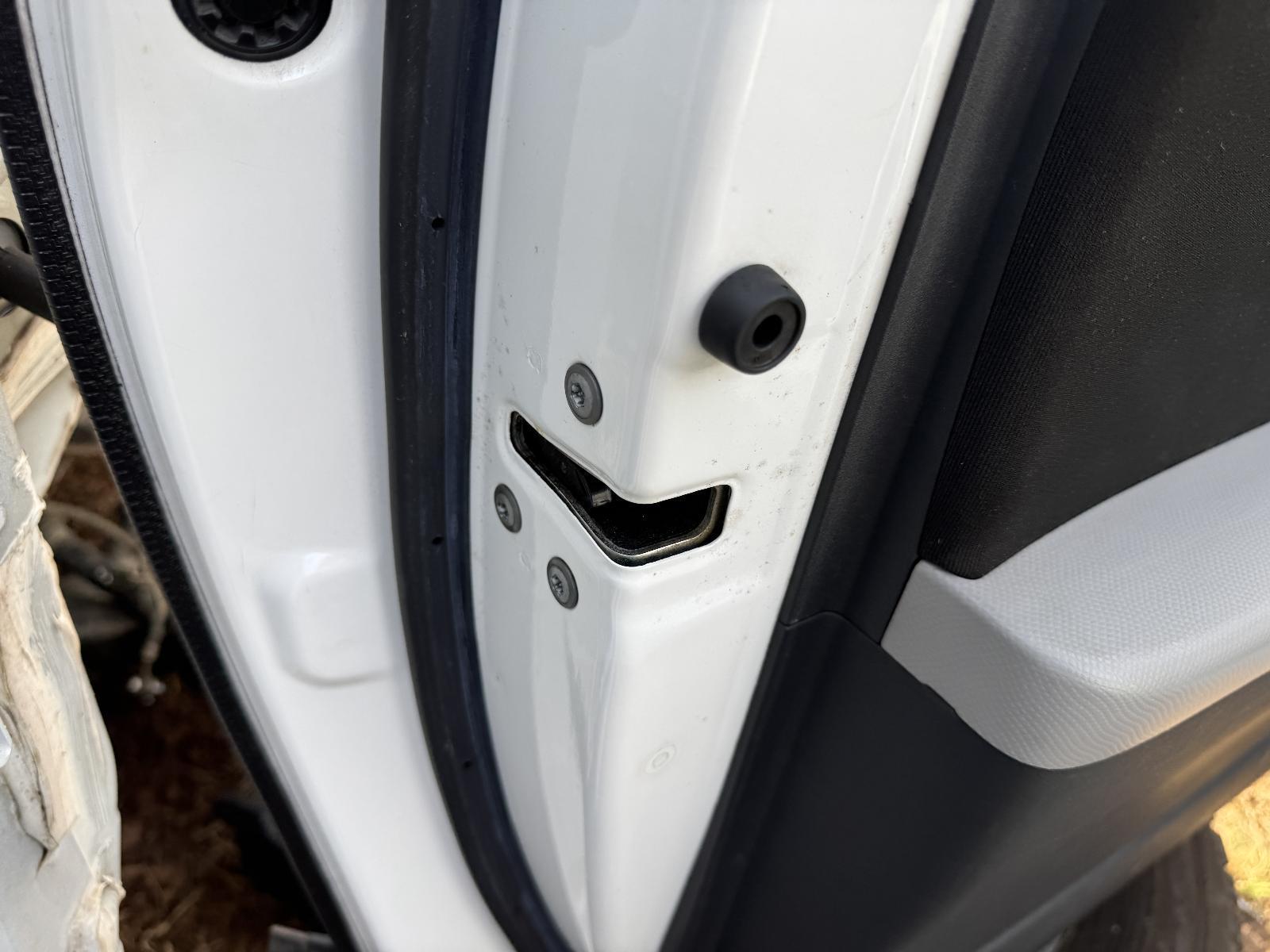 View Auto part Door/Boot/Gate Lock TOYOTA YARIS 2006
