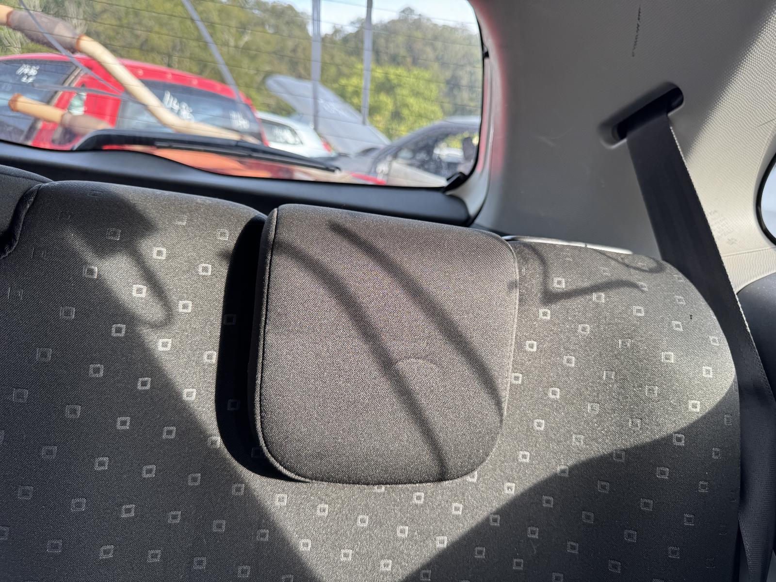View Auto part Headrest TOYOTA YARIS 2006