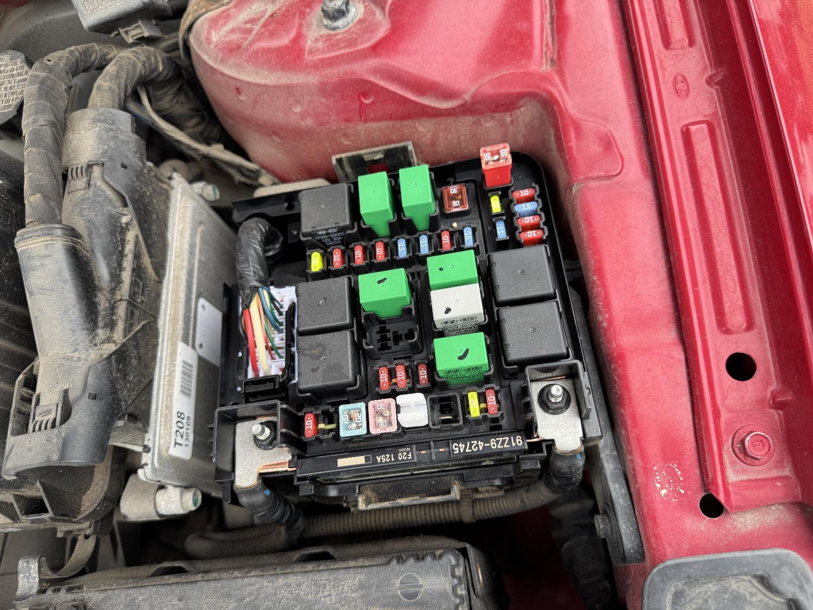 View Auto part Fuse Box KIA CERATO 2013