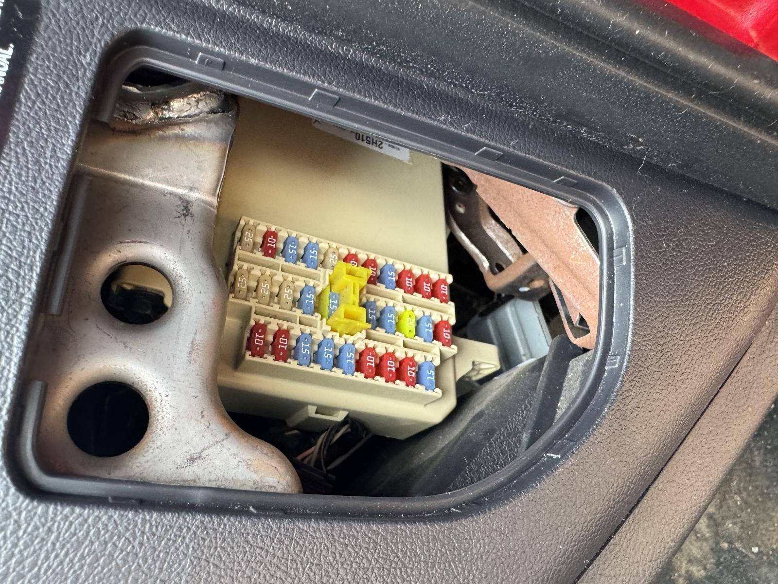 View Auto part Fuse Box KIA CERATO 2013