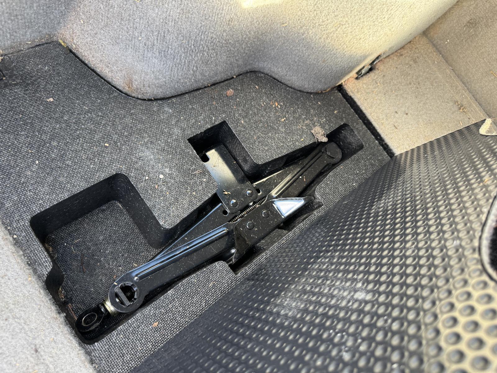 View Auto part Jack/Tool Kit SUBARU FORESTER 2004