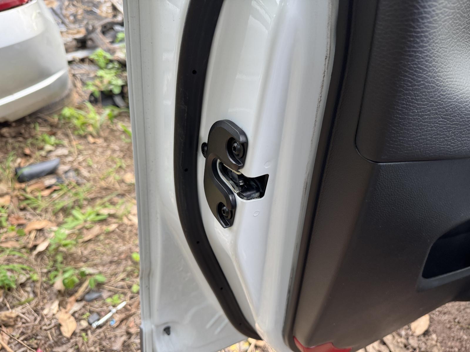 View Auto part Door/Boot/Gate Lock HOLDEN CAPTIVA 2013