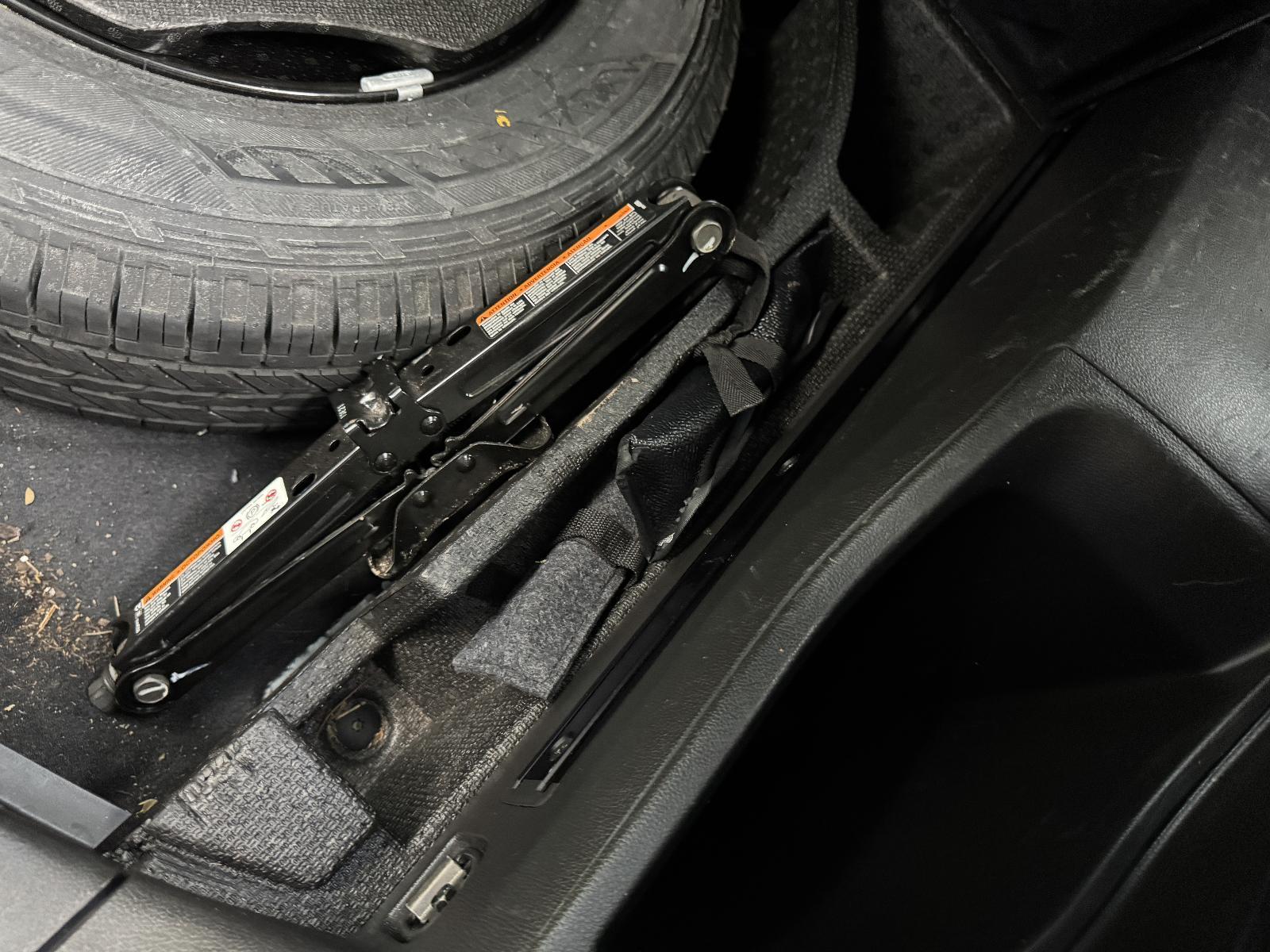 View Auto part Jack/Tool Kit HOLDEN CAPTIVA 2013