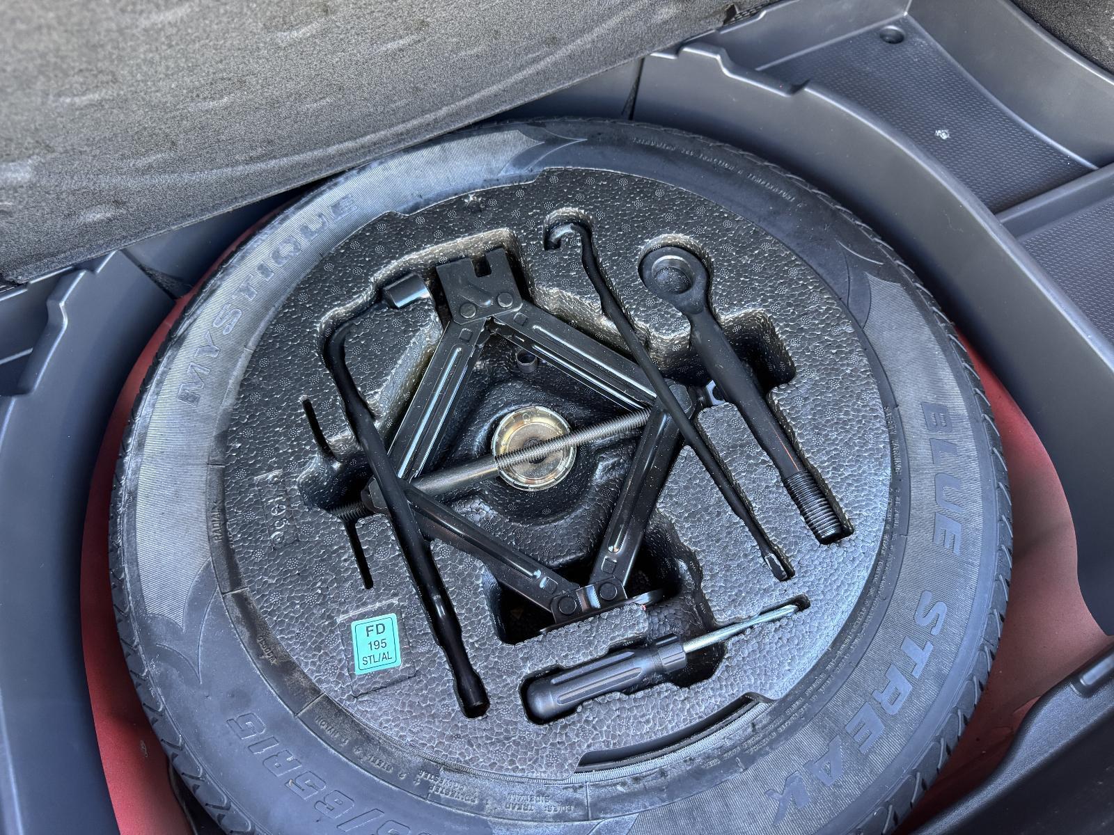 View Auto part Jack/Tool Kit HYUNDAI I30 2009