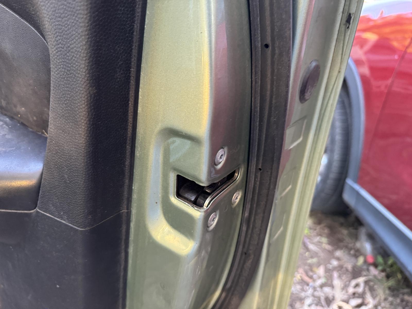 View Auto part Door/Boot/Gate Lock HYUNDAI IX35 2010