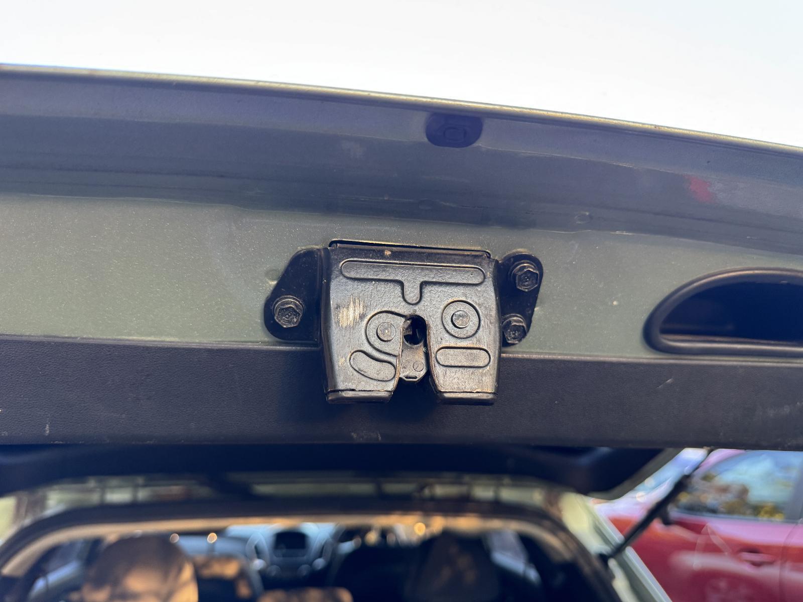 View Auto part Door/Boot/Gate Lock HYUNDAI IX35 2010