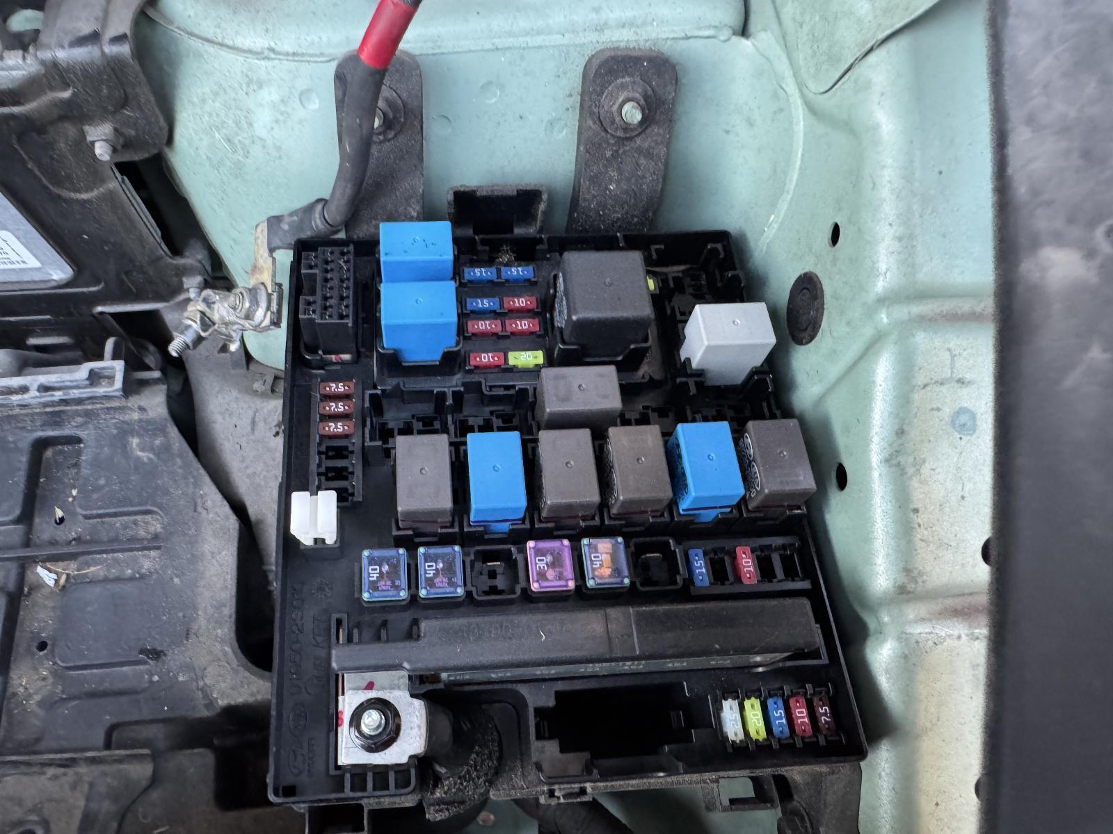 View Auto part Fuse Box HYUNDAI IX35 2010