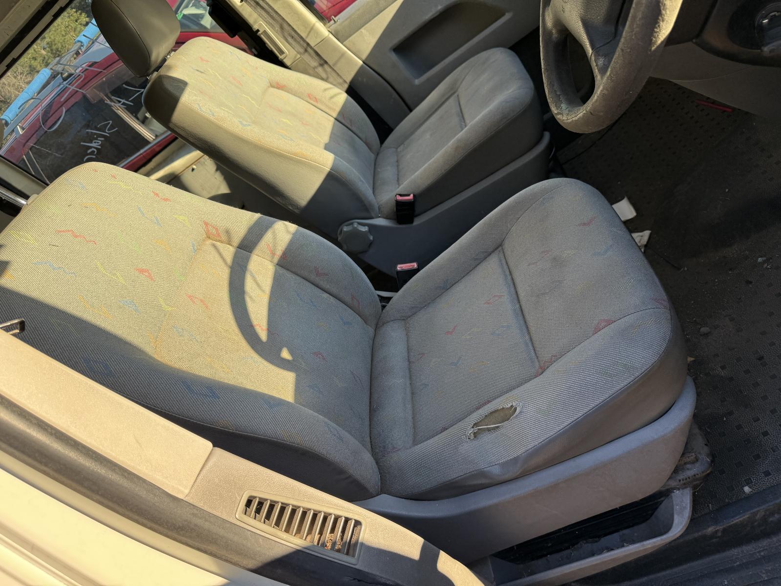 View Auto part Front Seat VOLKSWAGEN TRANSPORTER 2006