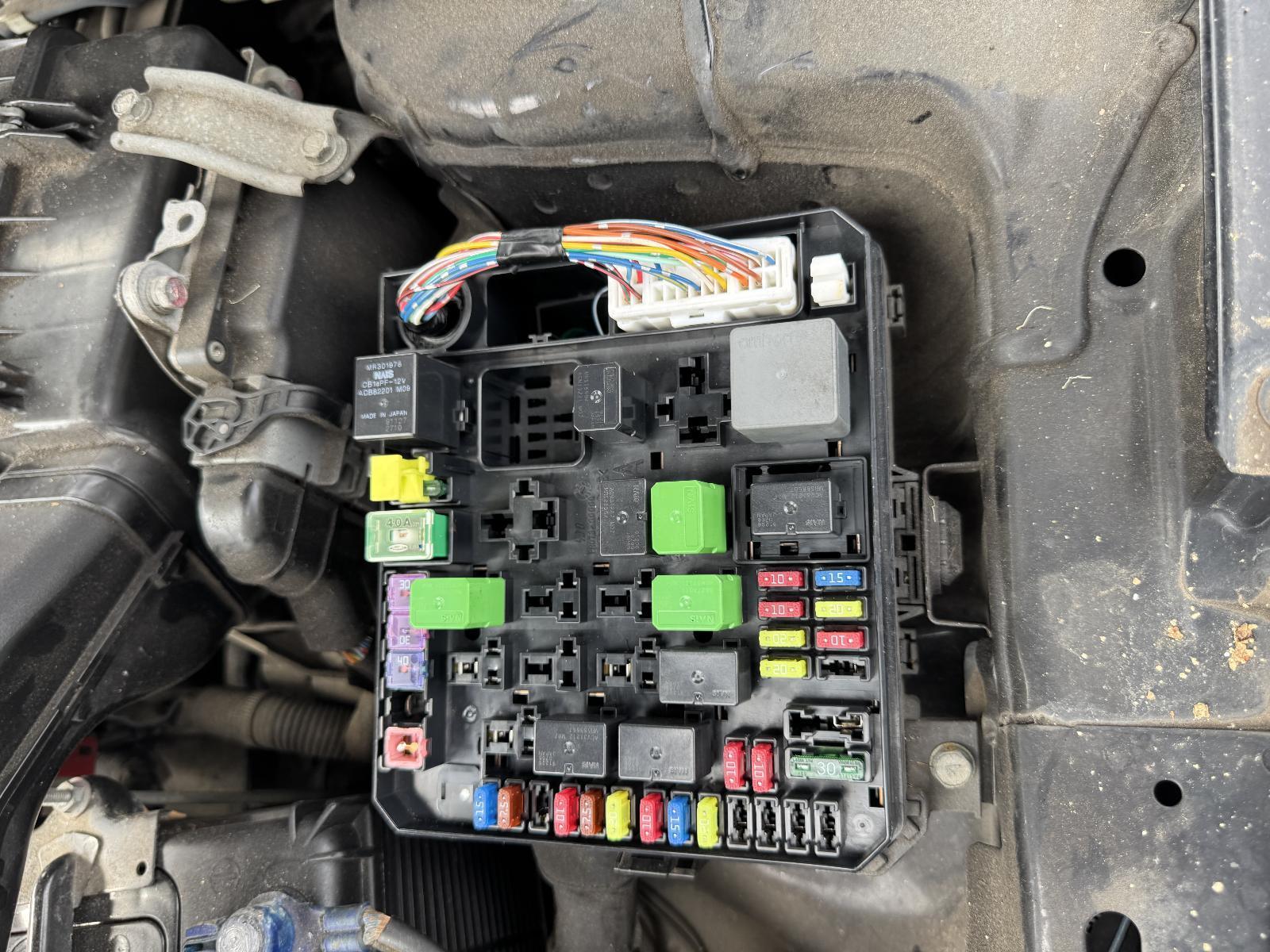 View Auto part Fuse Box MITSUBISHI LANCER 2010