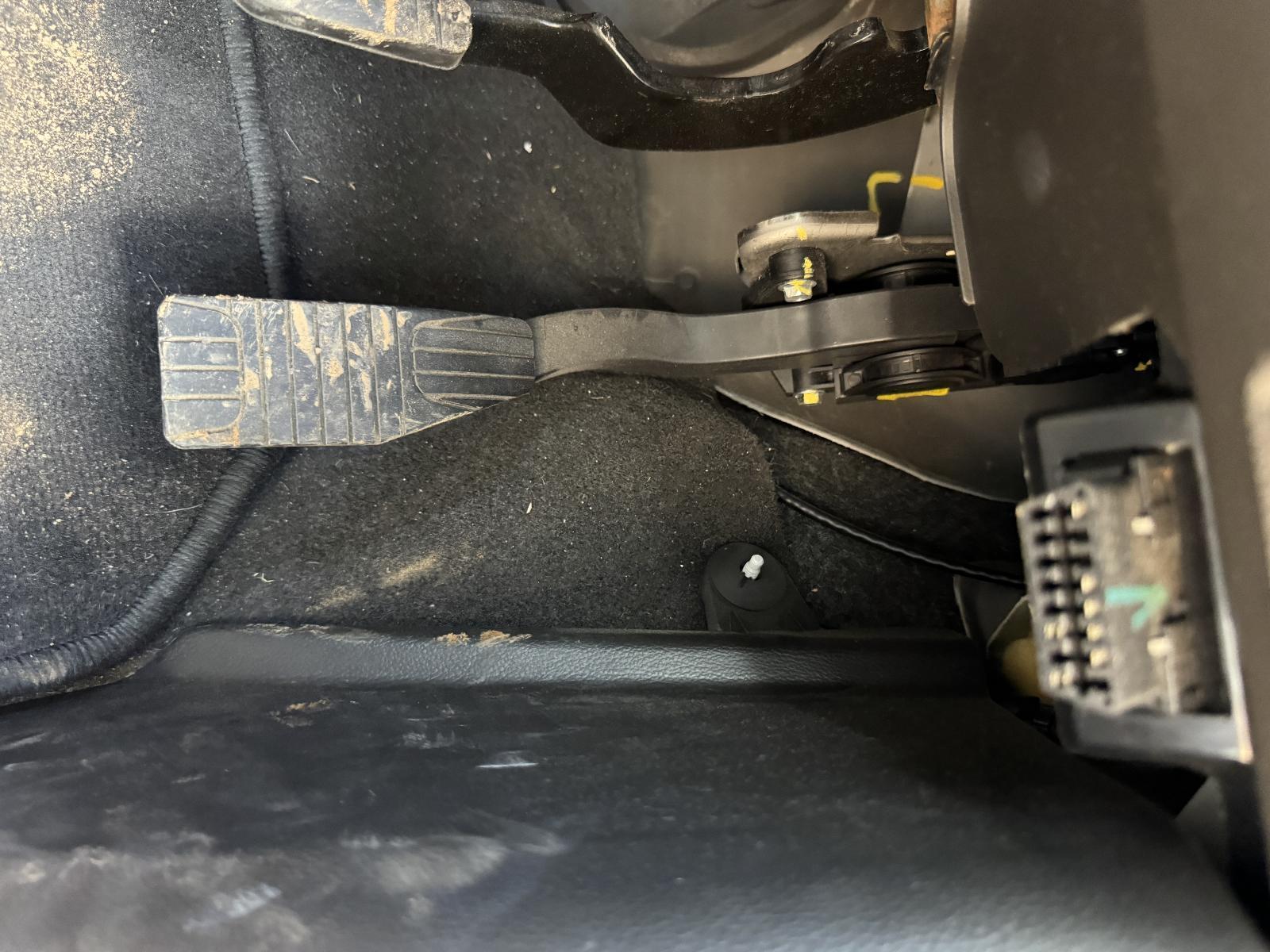 View Auto part Pedal Assembly HOLDEN CAPTIVA 2012