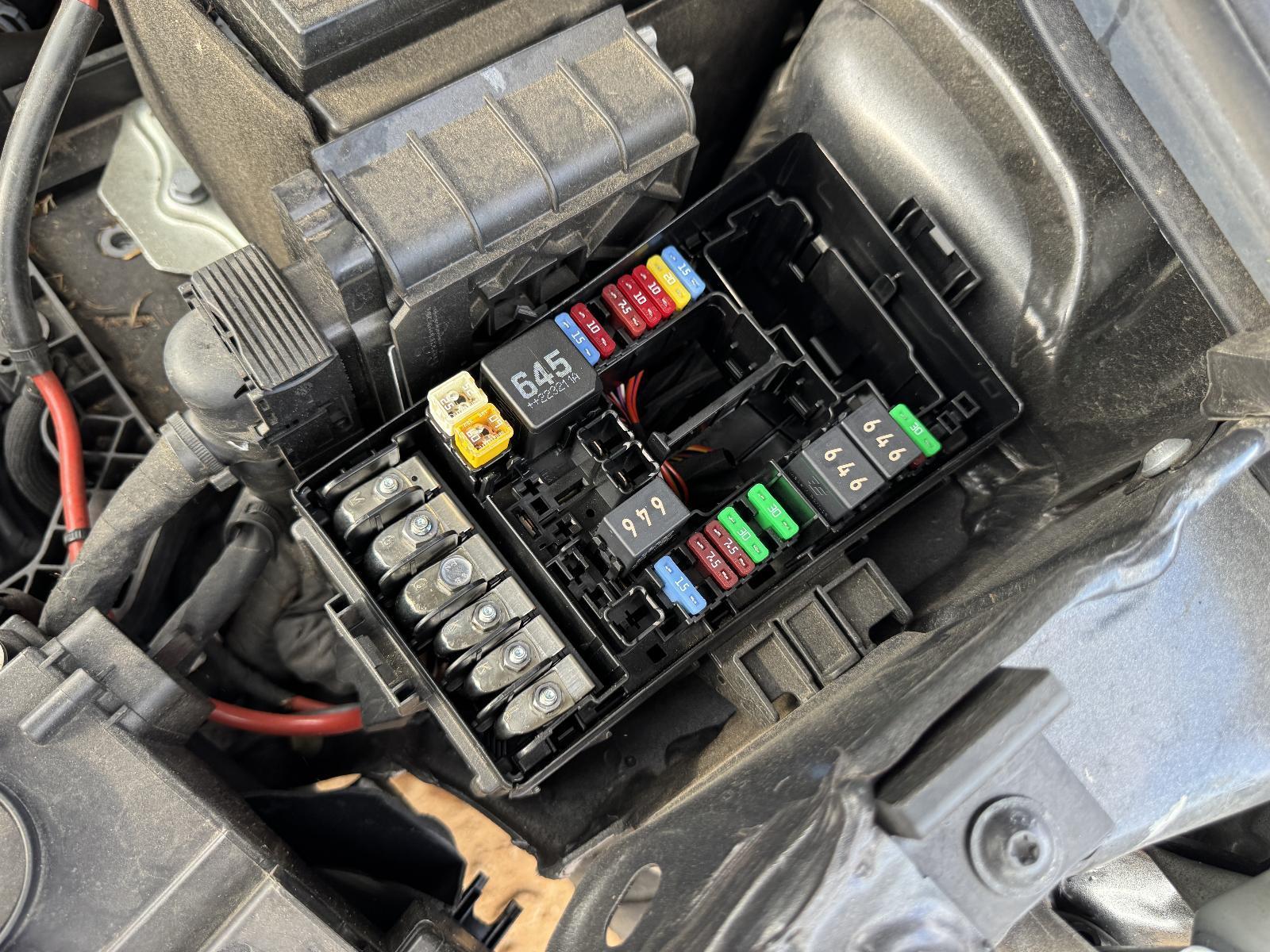 View Auto part Fuse Box VOLKSWAGEN TIGUAN 2022