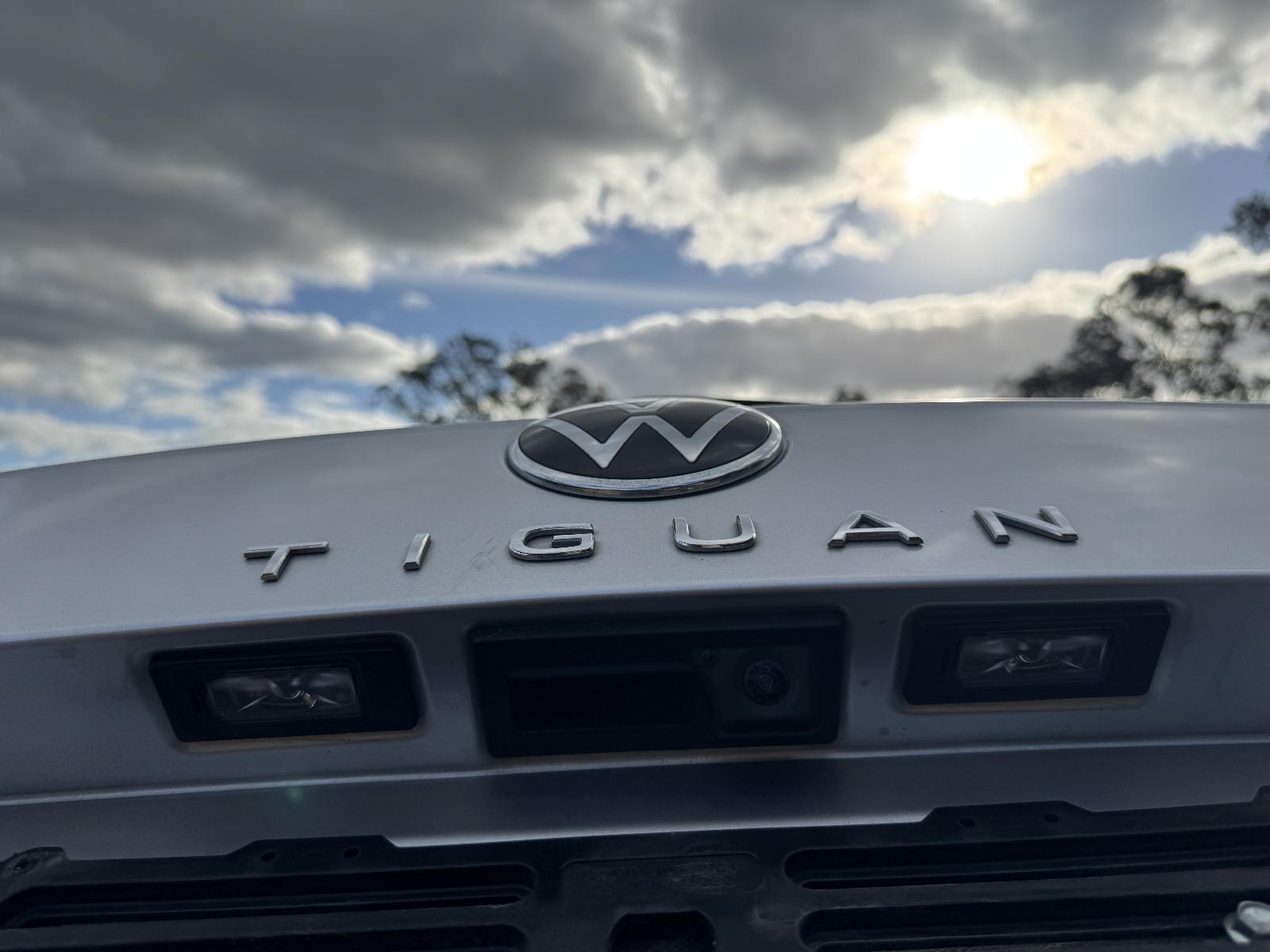 View Auto part Number Plate Lamp VOLKSWAGEN TIGUAN 2022