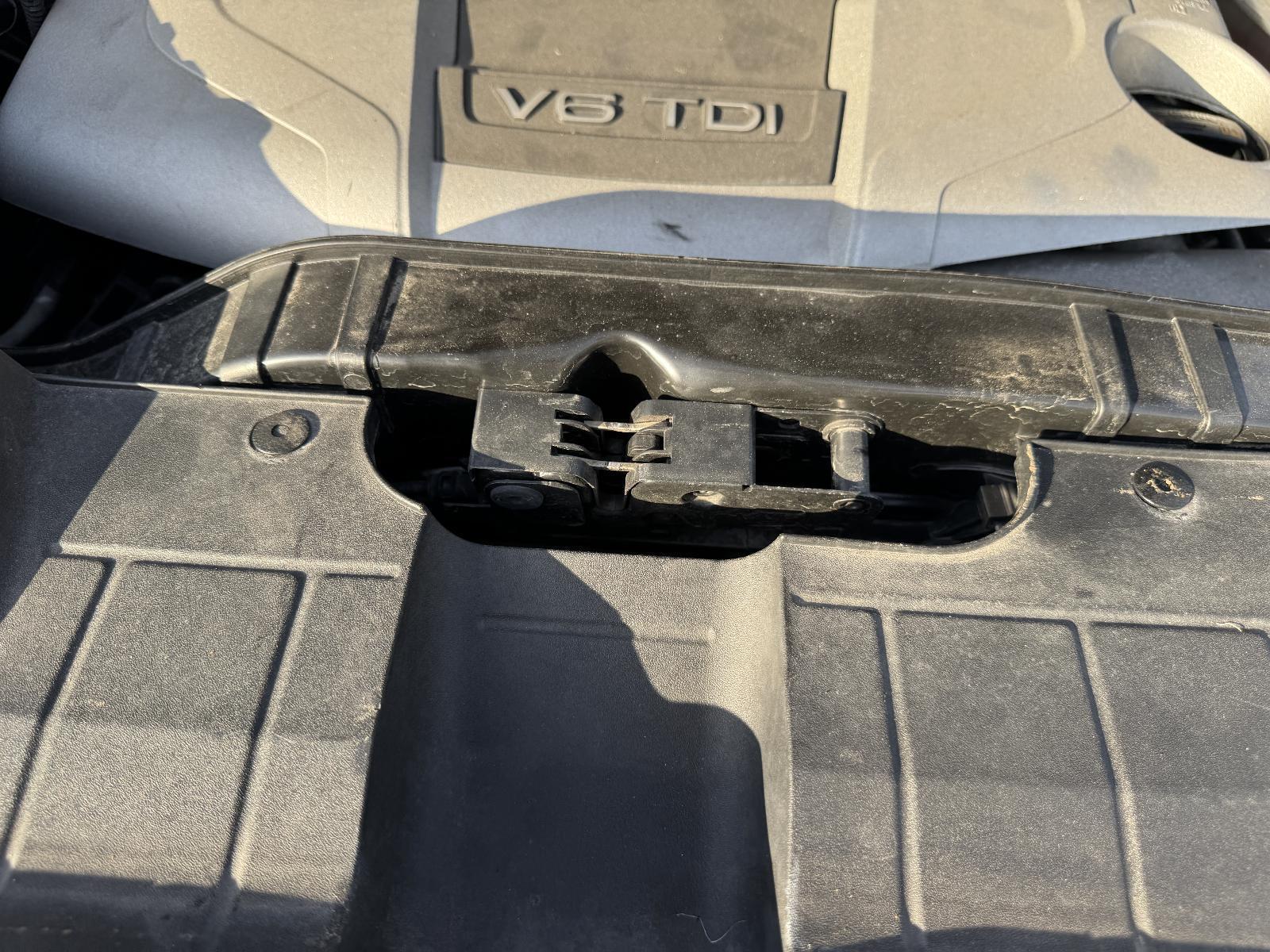 View Auto part Bonnet Lock/Support AUDI Q5 2011