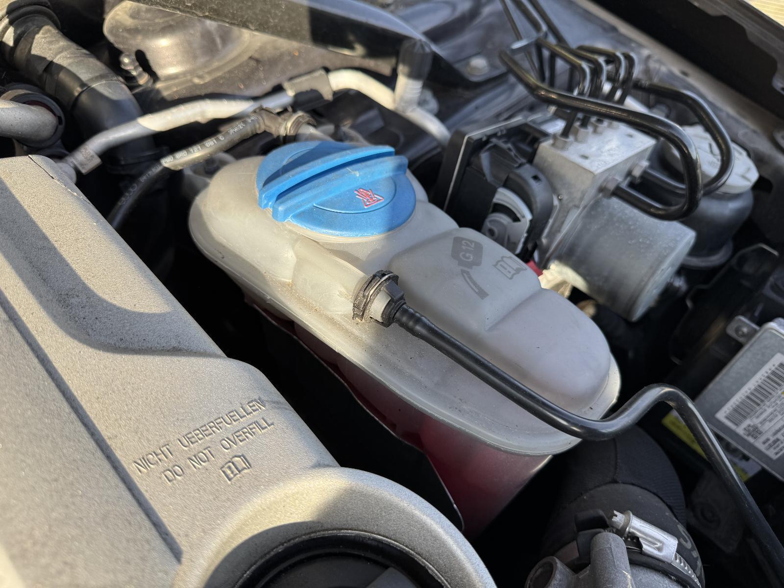 View Auto part Overflow Bottle AUDI Q5 2011