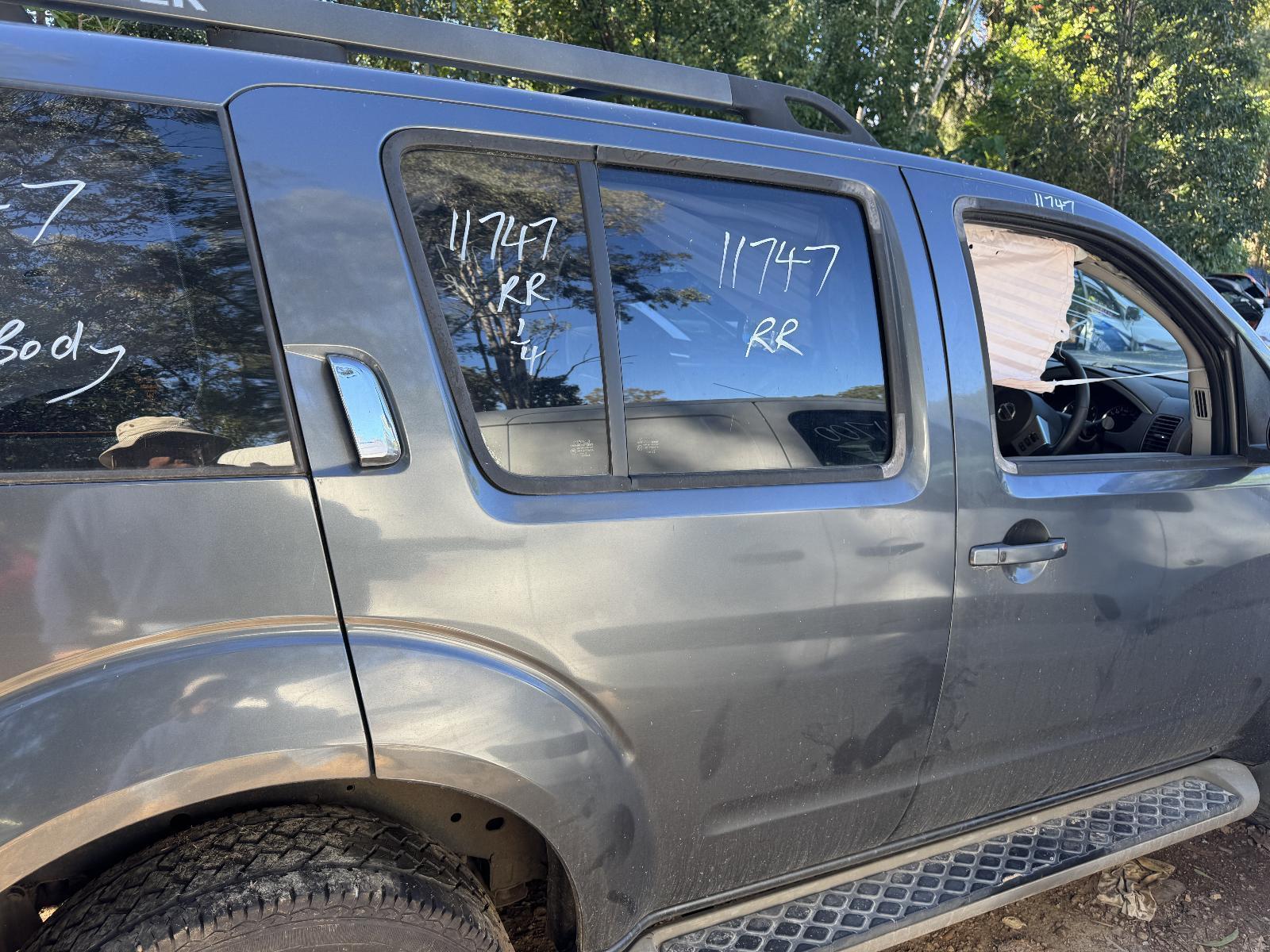 View Auto part RIGHT_REAR_DOOR_SLIDING NISSAN PATHFINDER 2010