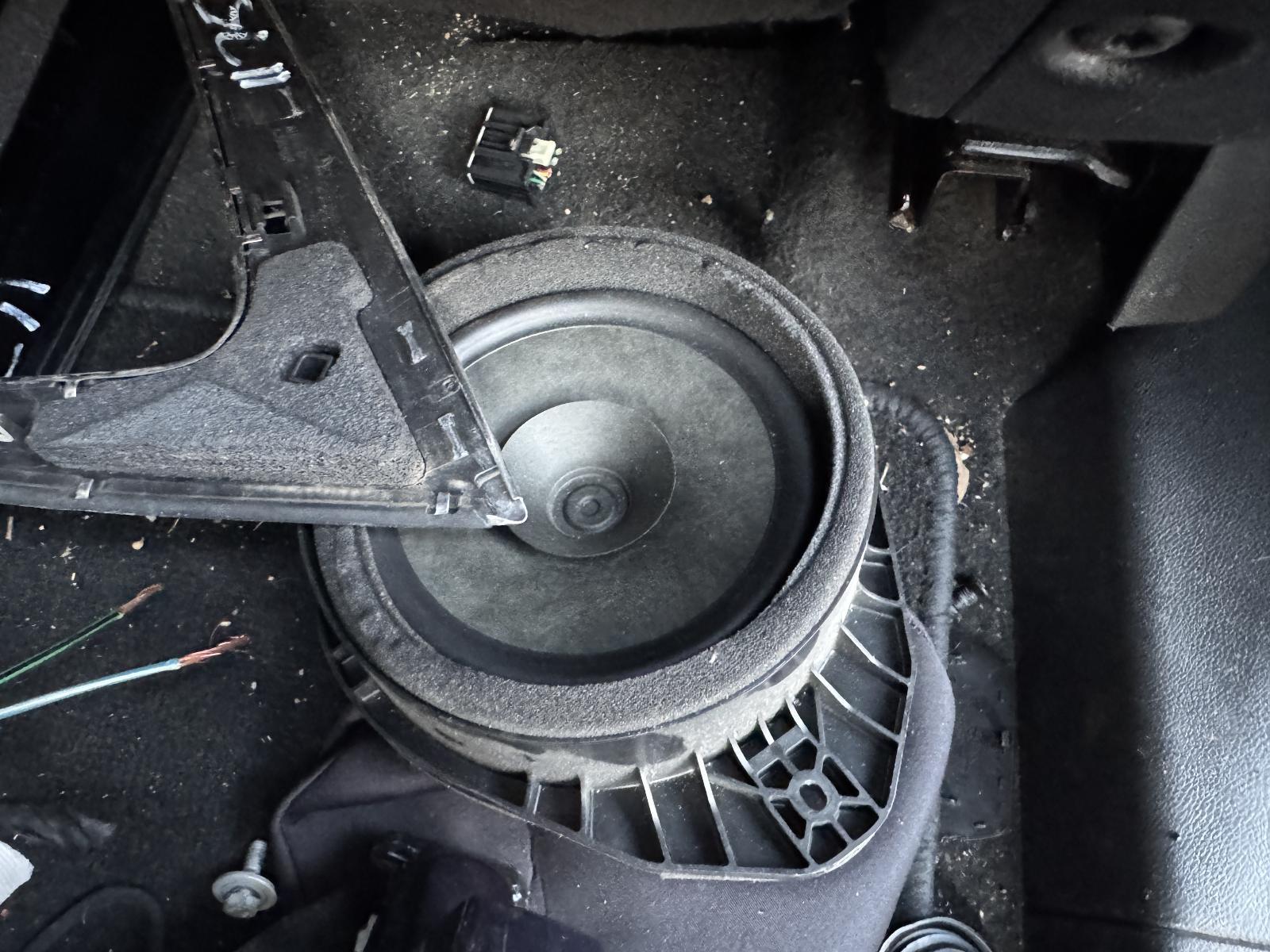 View Auto part SPEAKER HOLDEN EQUINOX 2018