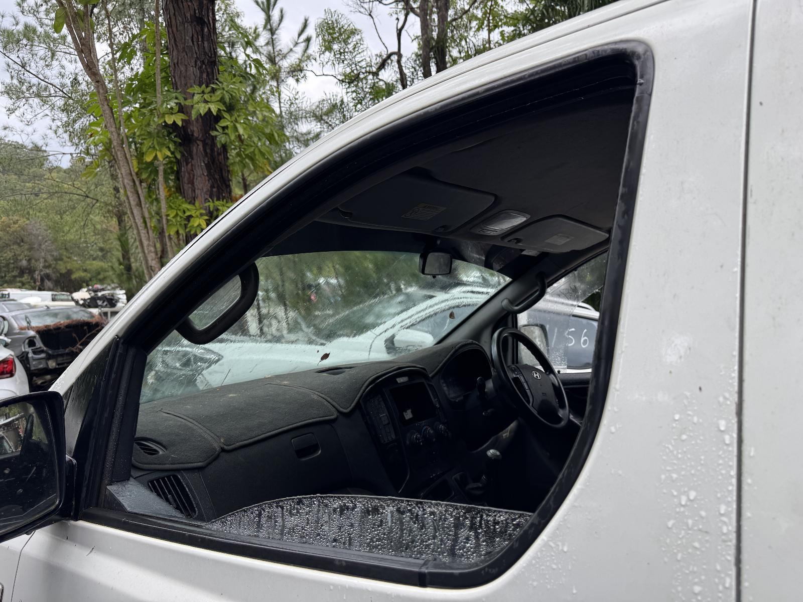 View Auto part Left Front Door Window HYUNDAI ILOAD/IMAX 2009
