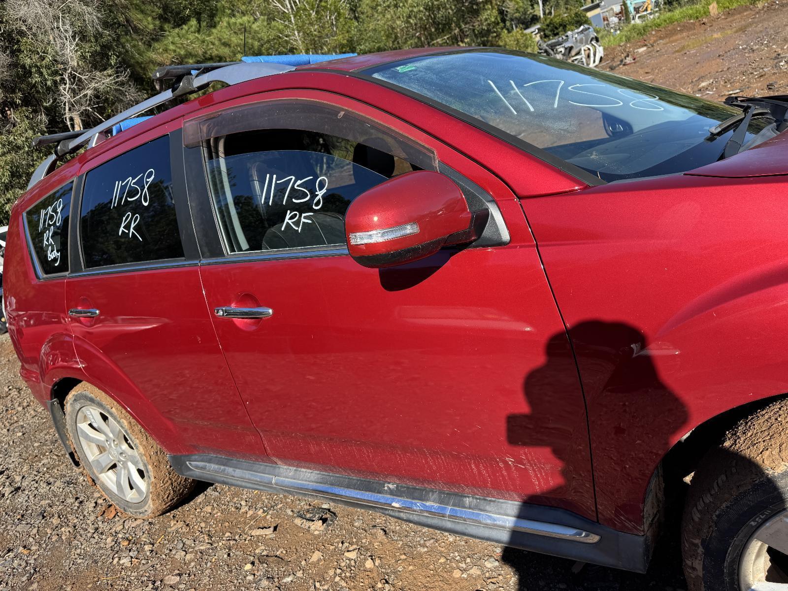 View Auto part Right Front Door MITSUBISHI OUTLANDER 2010
