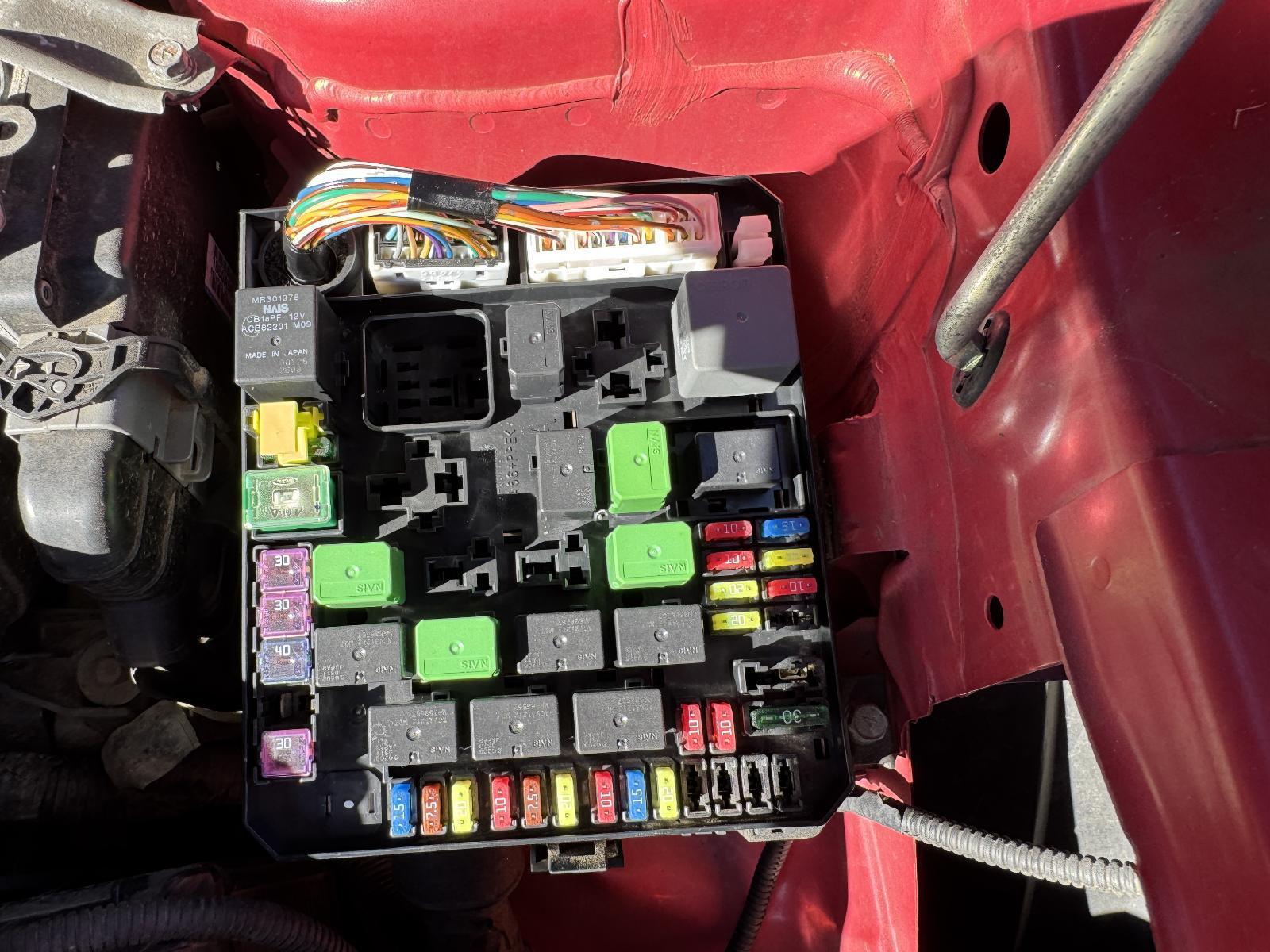 View Auto part Fuse Box MITSUBISHI OUTLANDER 2010
