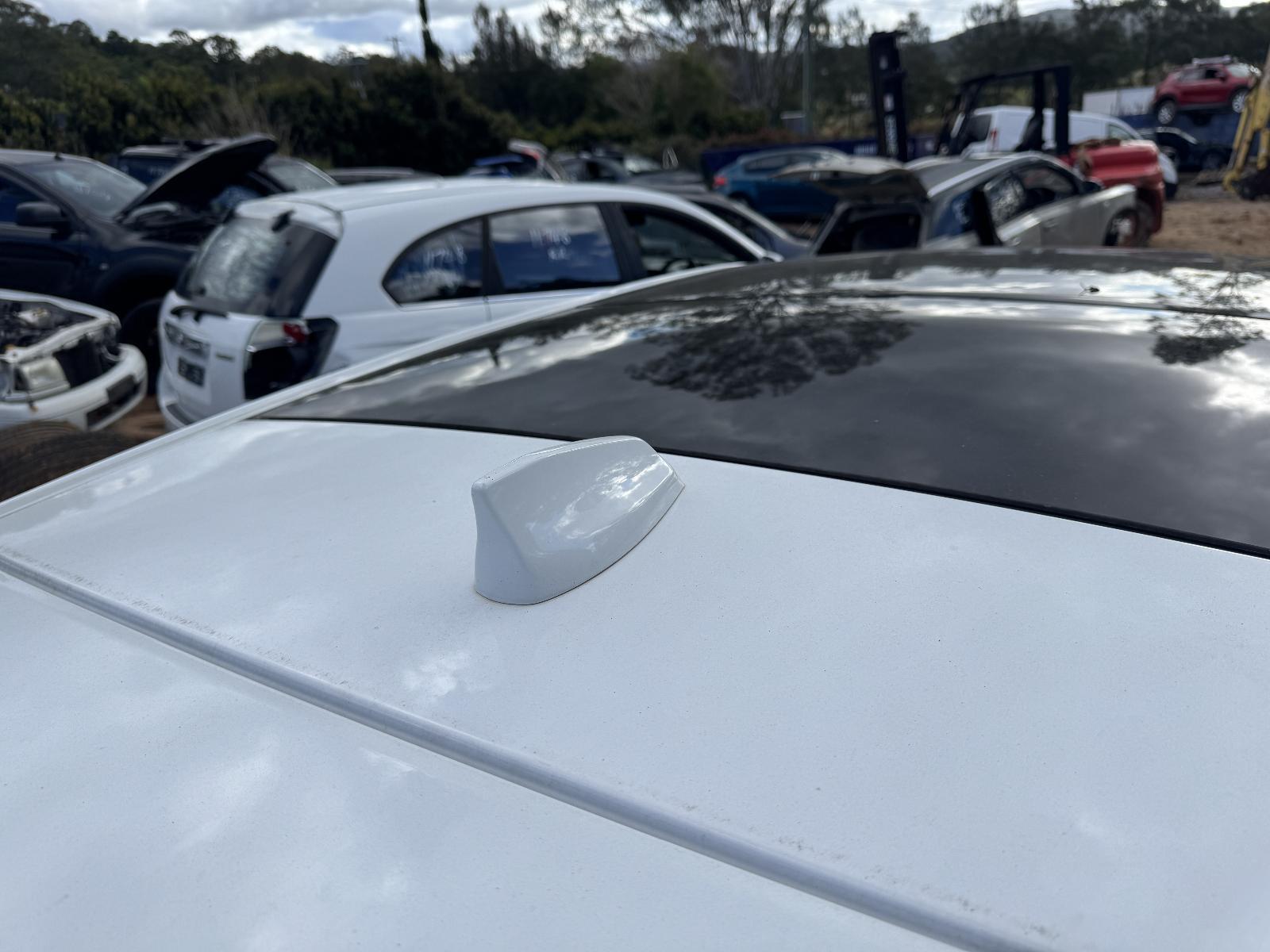 View Auto part Antenna JAGUAR F PACE 2016
