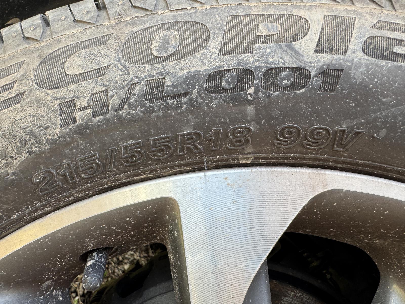 View Auto part Tyre NISSAN DUALIS 2011
