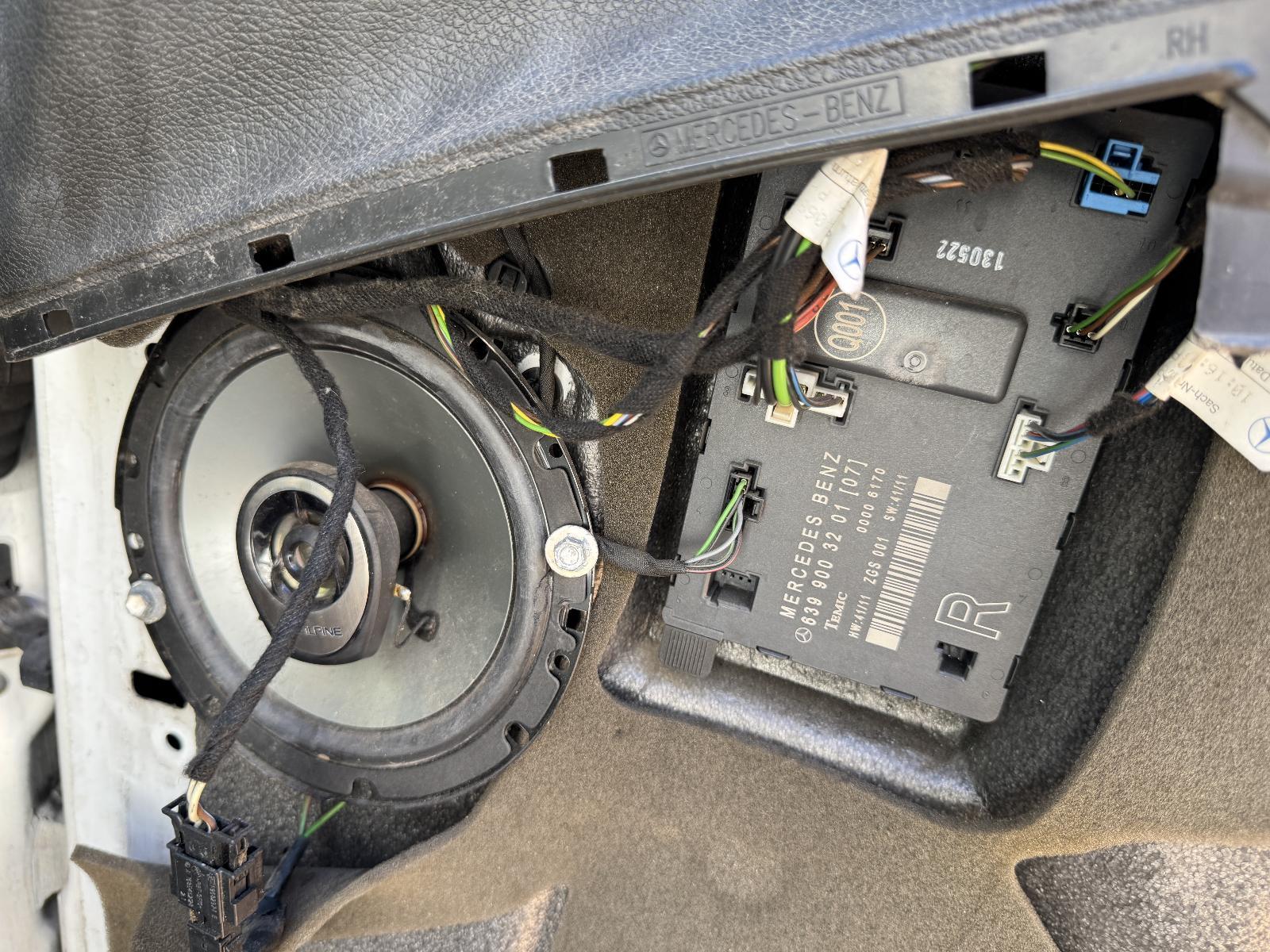 View Auto part SPEAKER MERCEDES VITO 2013