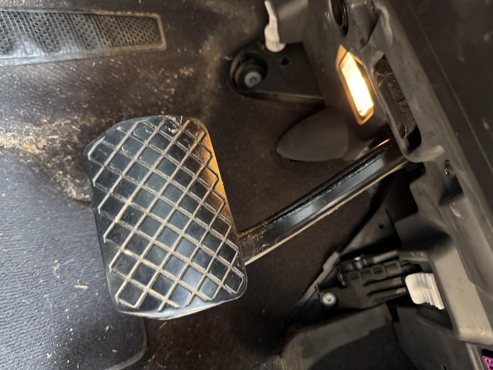 View Auto part Pedal Assembly VOLKSWAGEN TOUAREG 2016