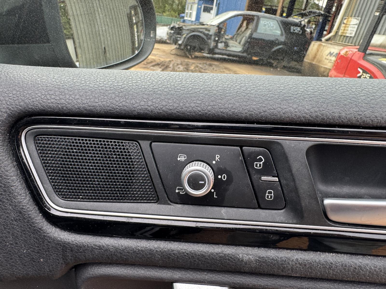 View Auto part Misc Switch/Relay VOLKSWAGEN TOUAREG 2016