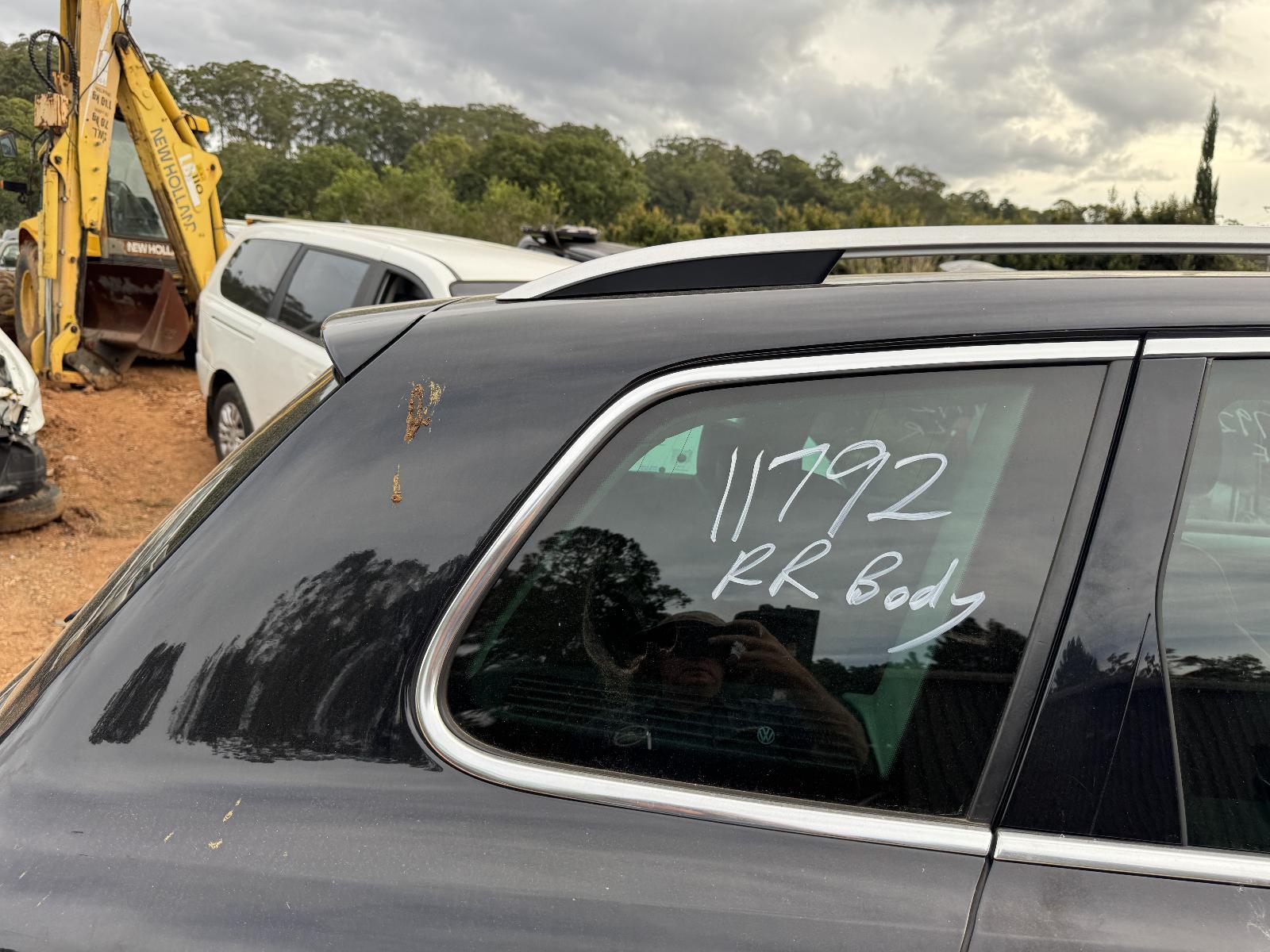 View Auto part Right Rear Side Glass VOLKSWAGEN TOUAREG 2016