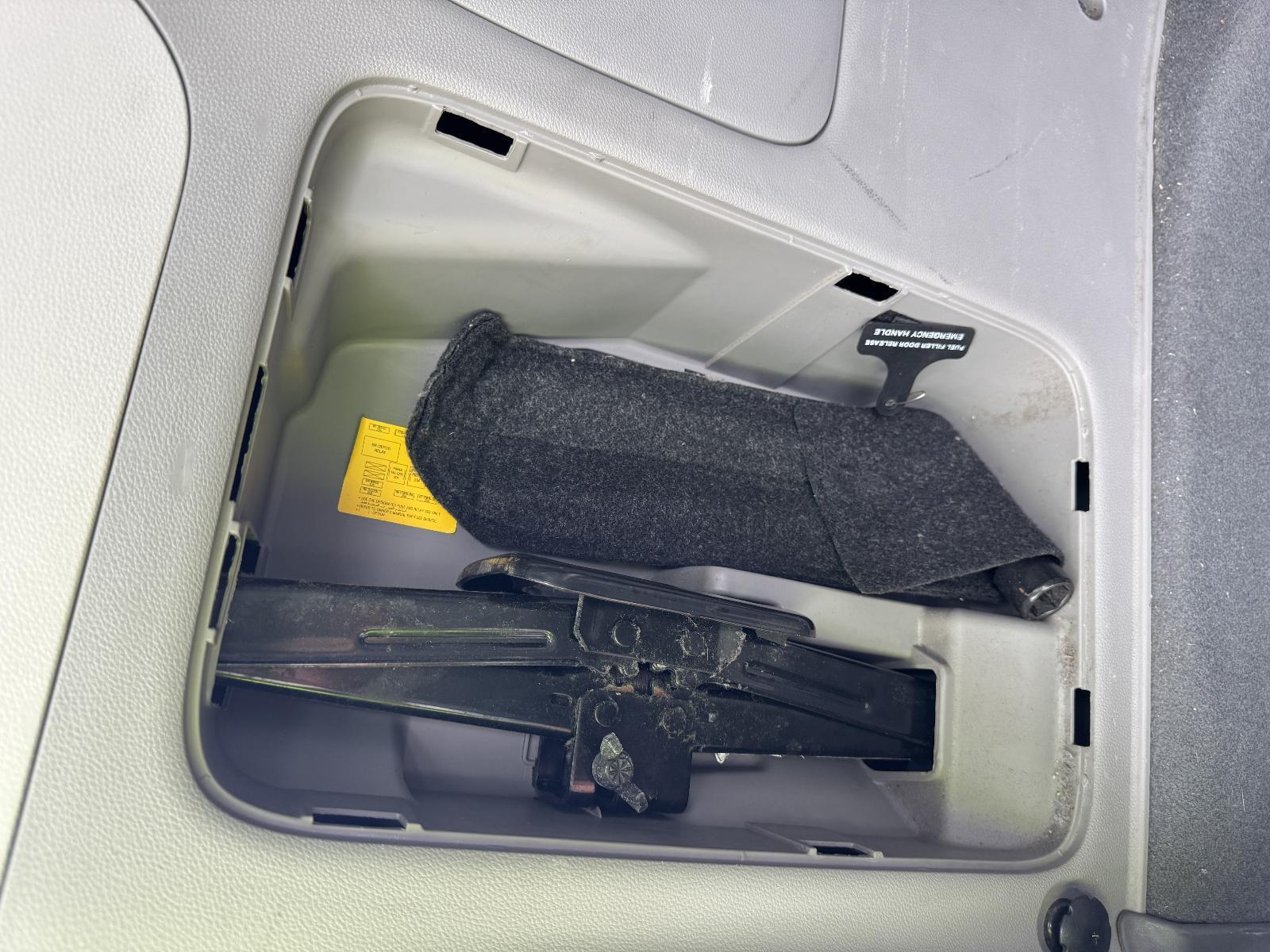 View Auto part Jack/Tool Kit KIA CARNIVAL/GRAND CARNIVAL 2012