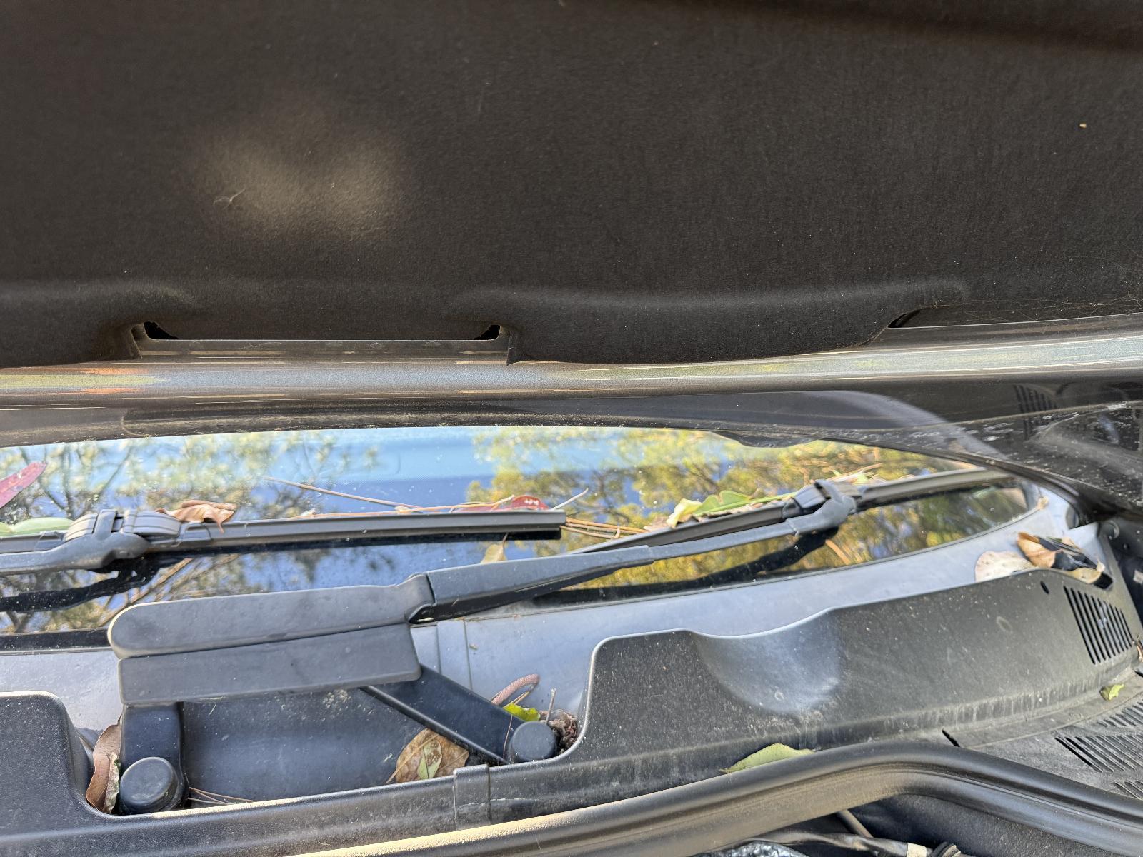 View Auto part Wiper Arm VOLKSWAGEN TOUAREG 2012