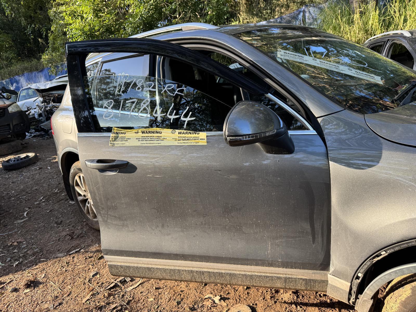 View Auto part Right Front Door VOLKSWAGEN TOUAREG 2012
