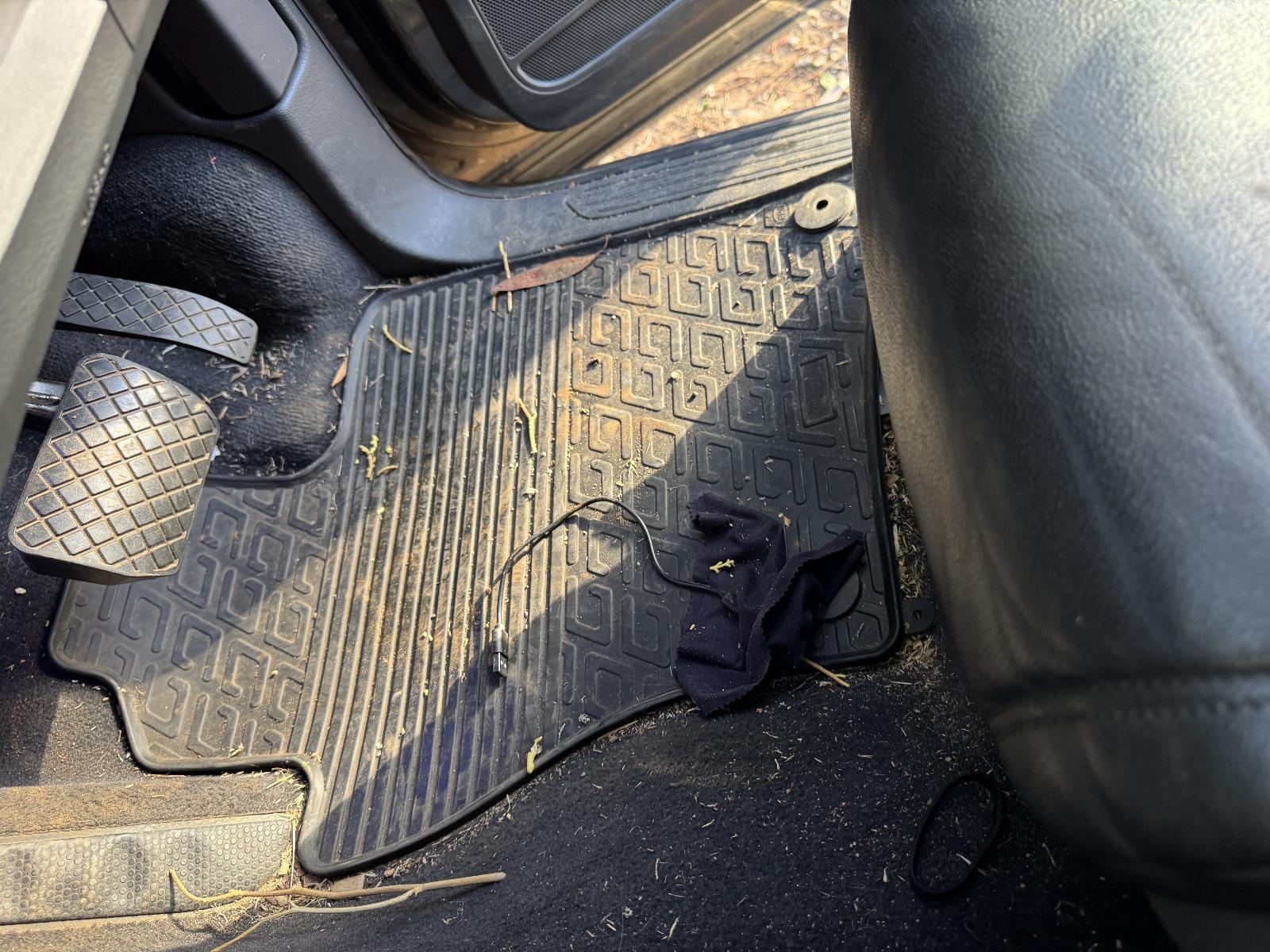 View Auto part Floor Mats VOLKSWAGEN TOUAREG 2012
